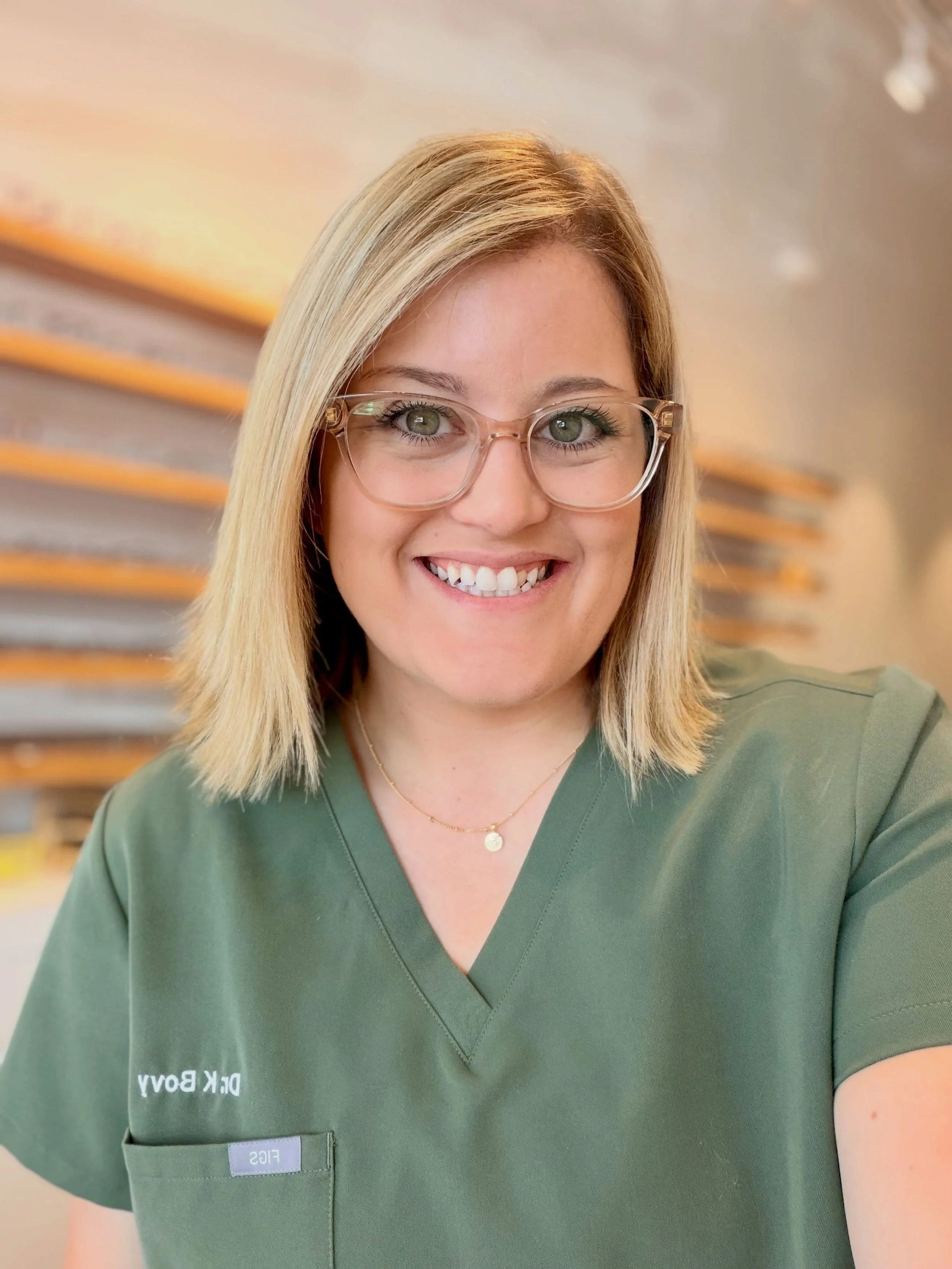 Be sure to wish Dr. K a happy birthday if you stop by the office today! 🎉🙌🏻 #birthdaygirl #fridayvibes #shopsmall #familyowned #spectacleoptometry