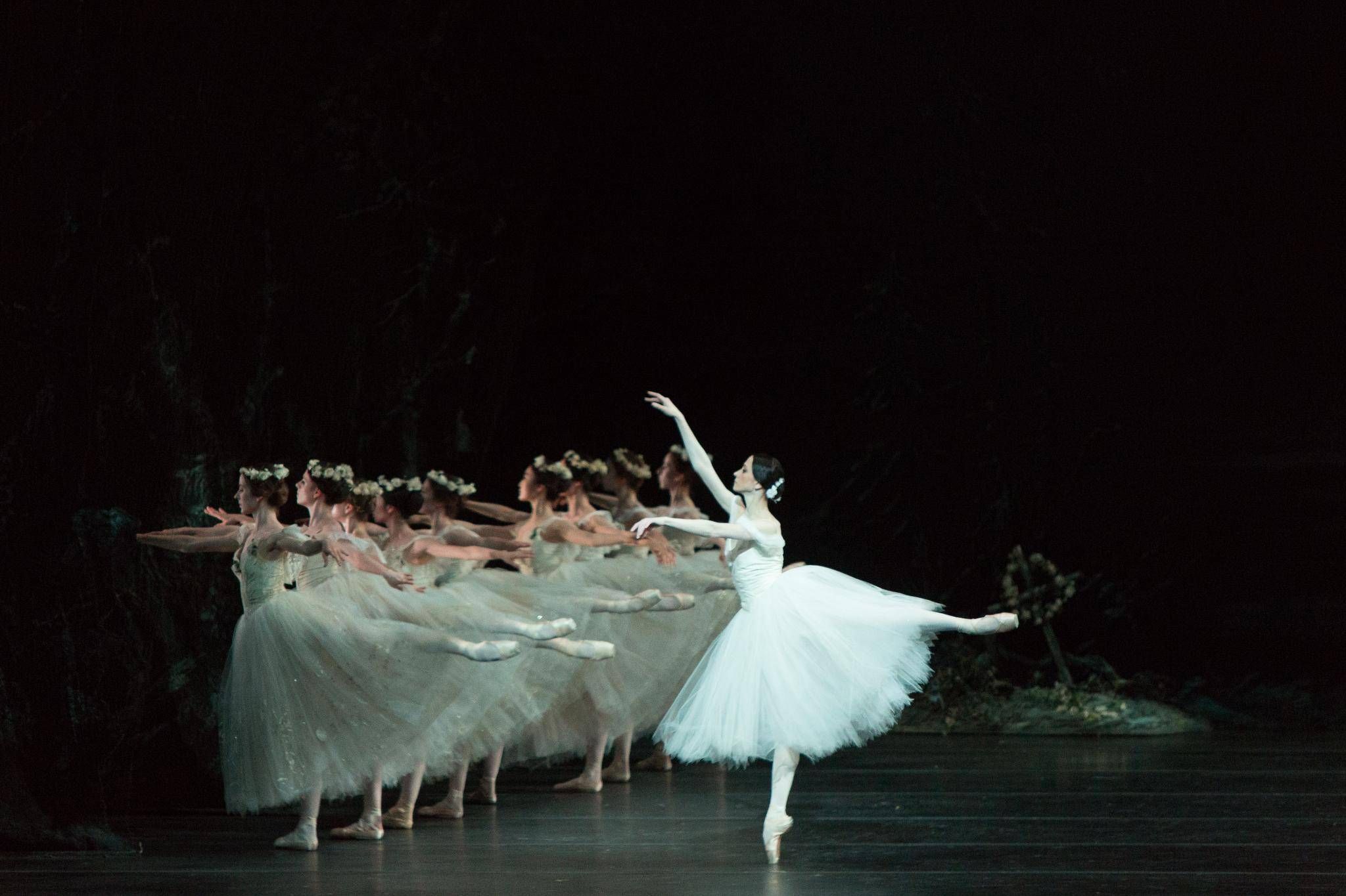  Svetlana Lunkina and artists of the ballet in Giselle / Photo by Aleksandar Antonijevic 