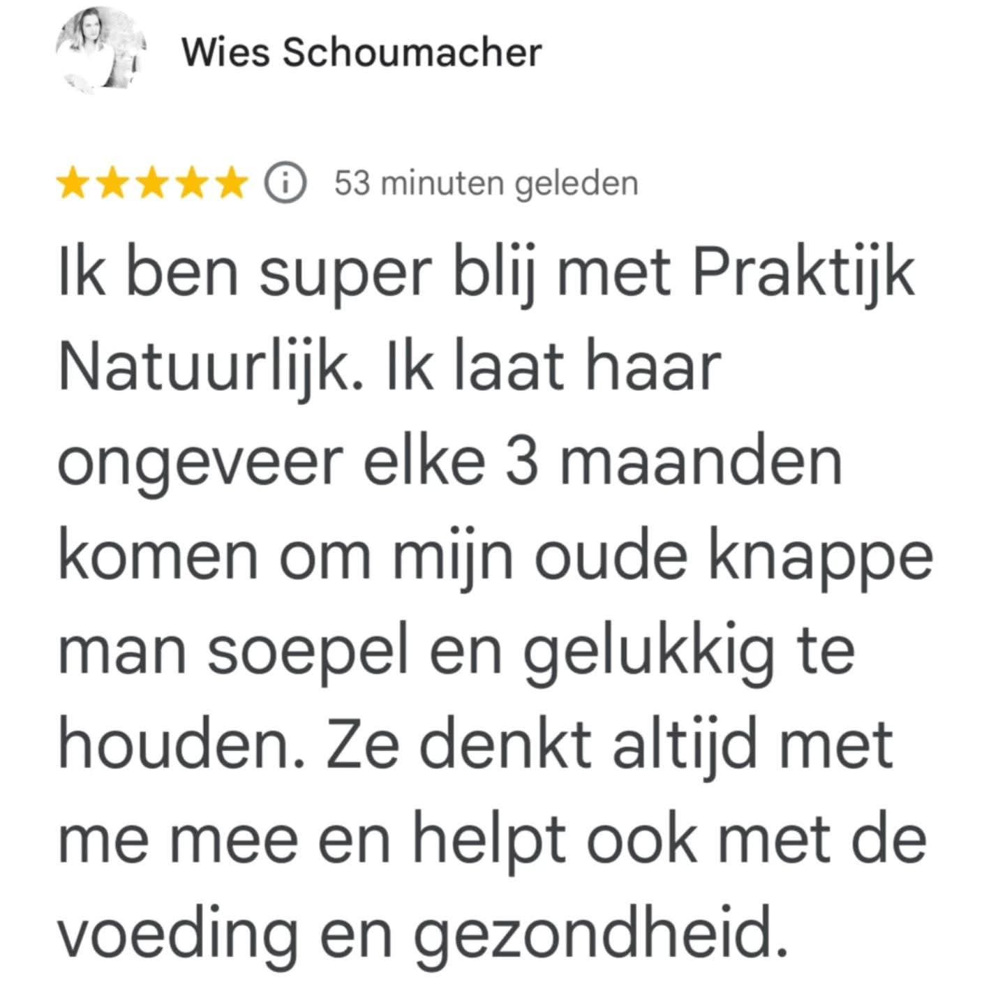 Therapeut voert zachte ontspanningstechniek uit op paardenhals