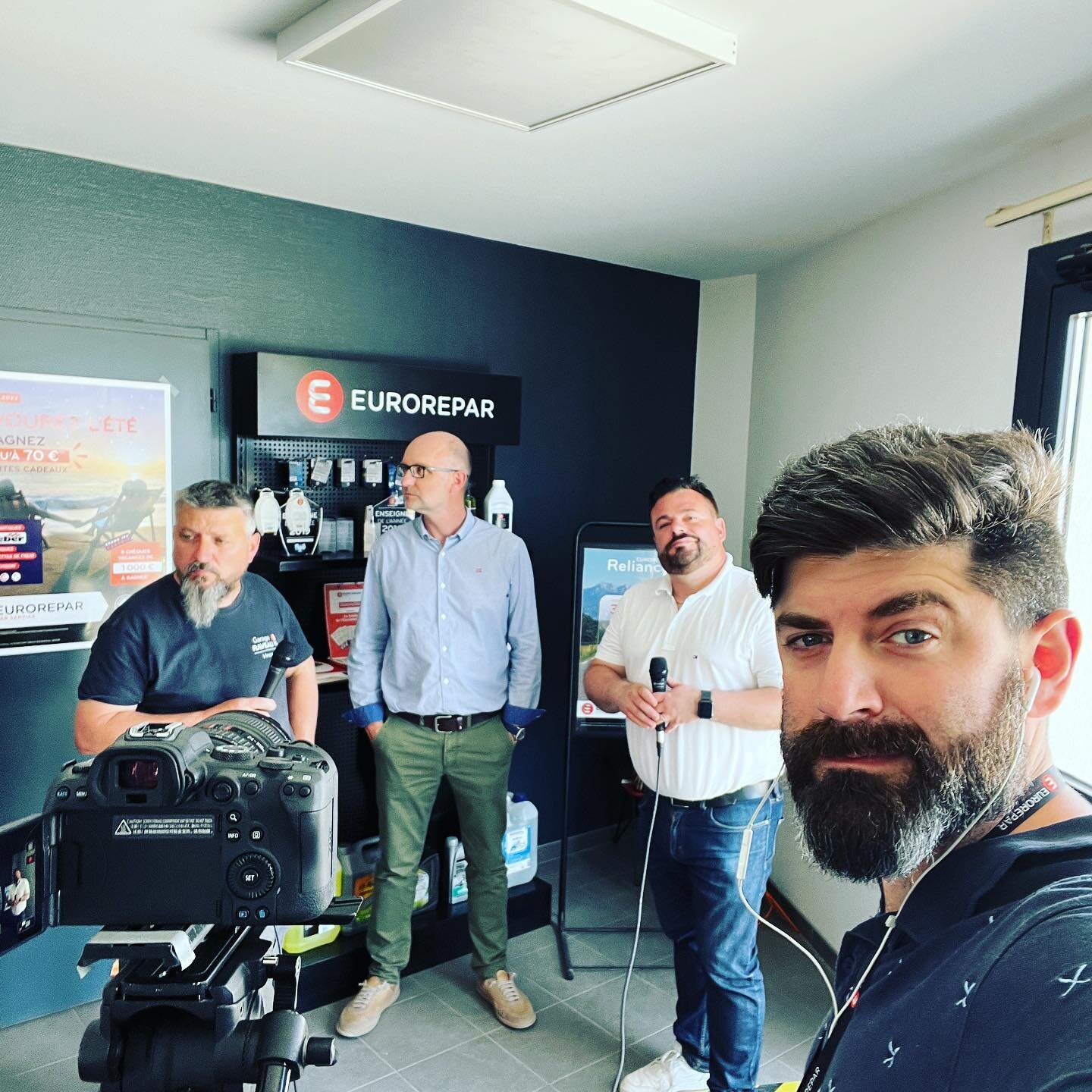 Belle journ&eacute;e de tournage ensoleill&eacute;e pour @agence.tokster chez 2 adh&eacute;rents @euroreparcarservicefr 
🎥🎬🎤☀️😎🛠🚗