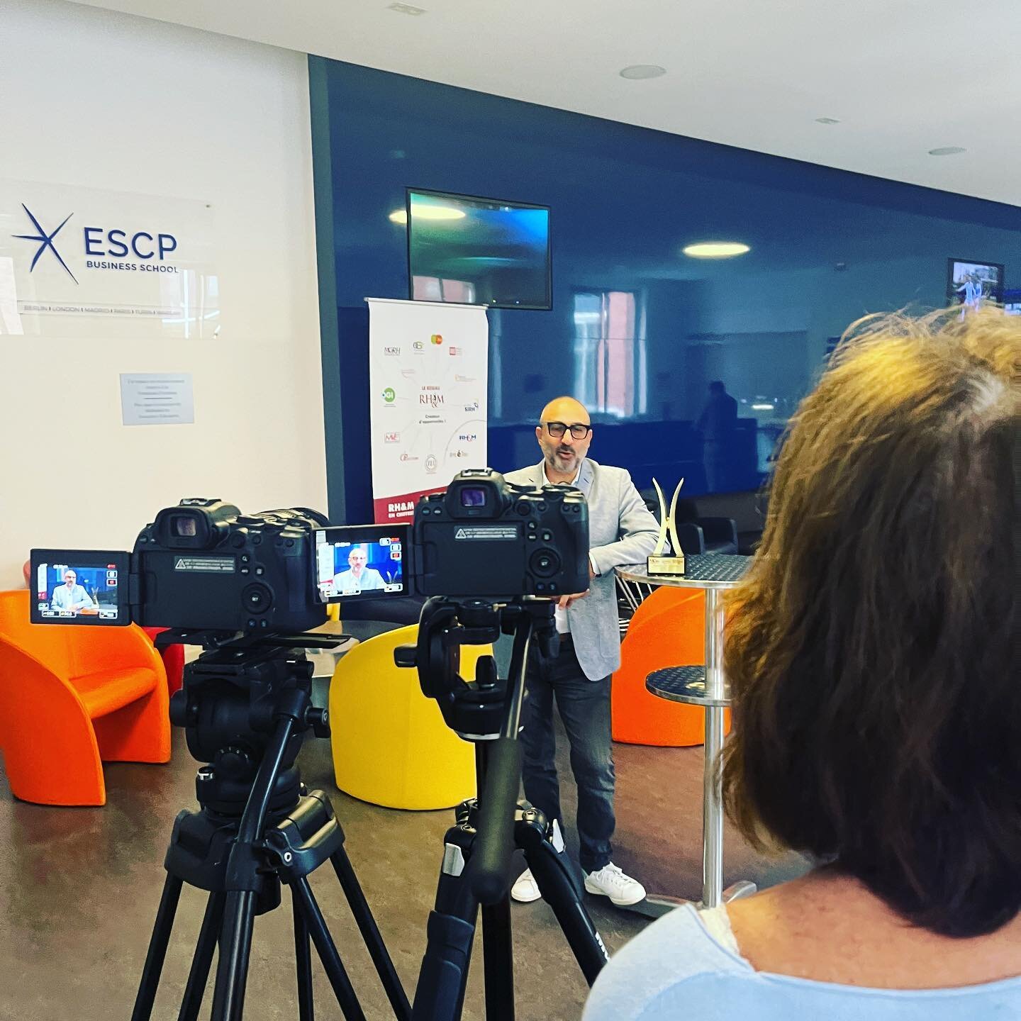 Tournage pour @agence.tokster et @ecolab_inc pour la c&eacute;r&eacute;monie des Troph&eacute;es DRH Entrepreneurs @escpbs 
🎥🎬🎤🎉🏆🥇