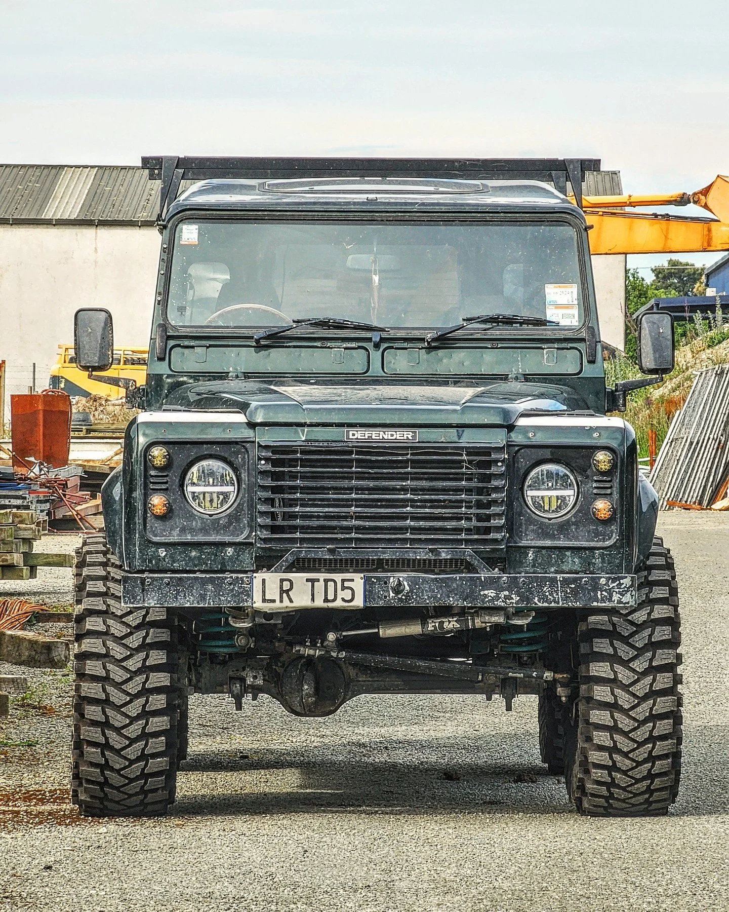 37.5" treps are a legit excuse to spend your $$$🤑

Keep your eye out for progress an posts on this truck...
@modified_originals have a lot up and coming on this project.

#maxxis #landrovernz #modifiedoriginals #defender90 #legday #fox #kingpin