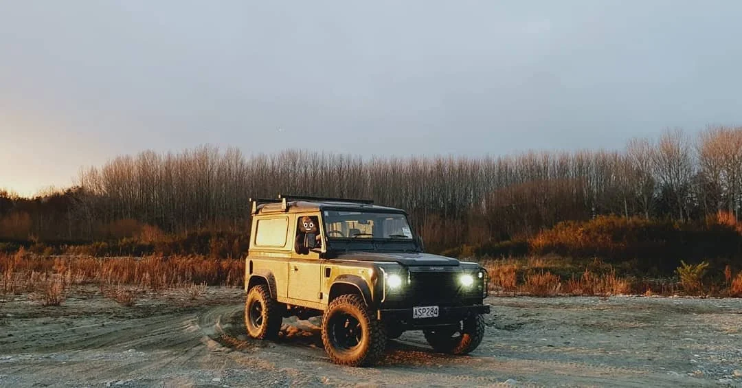 Looking good, piled with great gear from @gwynlewis4x4 and @lof_clutches and @pioneer.4x4.

If you are wanting some of these great products get in touch, soon to be available online.

#landrover #landroverdiscovery #landroverdefender #defender90 #nz 