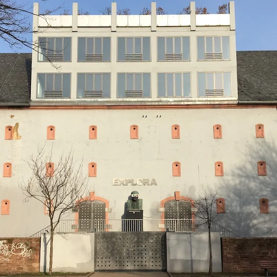 Außenansicht des Glauburgbunkers (ehemaliges Explora-Museum), 04.02.2019