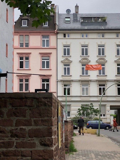 Das erste Banner hängt!