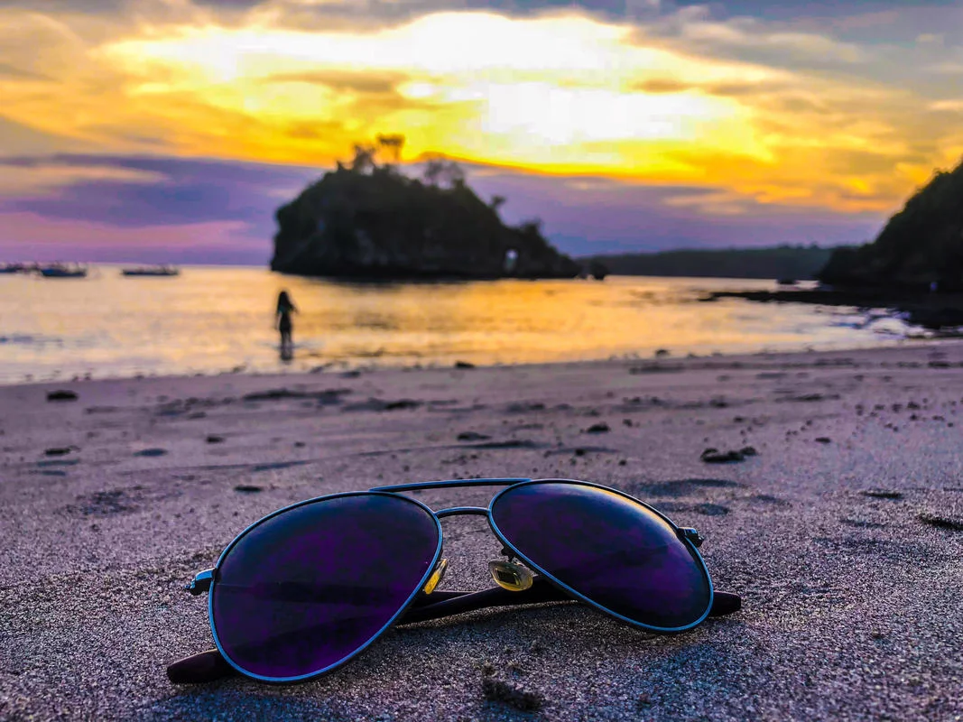 glasses-on-beach_orig.jpg