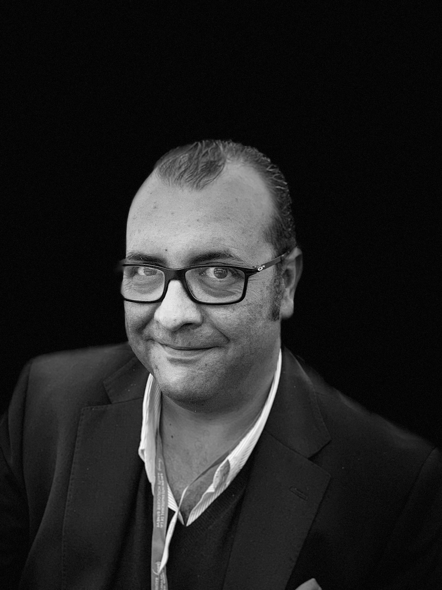 Ramón Biosca Alma mater, Director y presentador del programa de radio Vuelta Rápida GT De los que más sabe en el sector del automóvil. Domina la Comunicación, RRPP, RRSS y organización de eventos. Pocos están a su altura en el sector del lujo y estilo de vida…