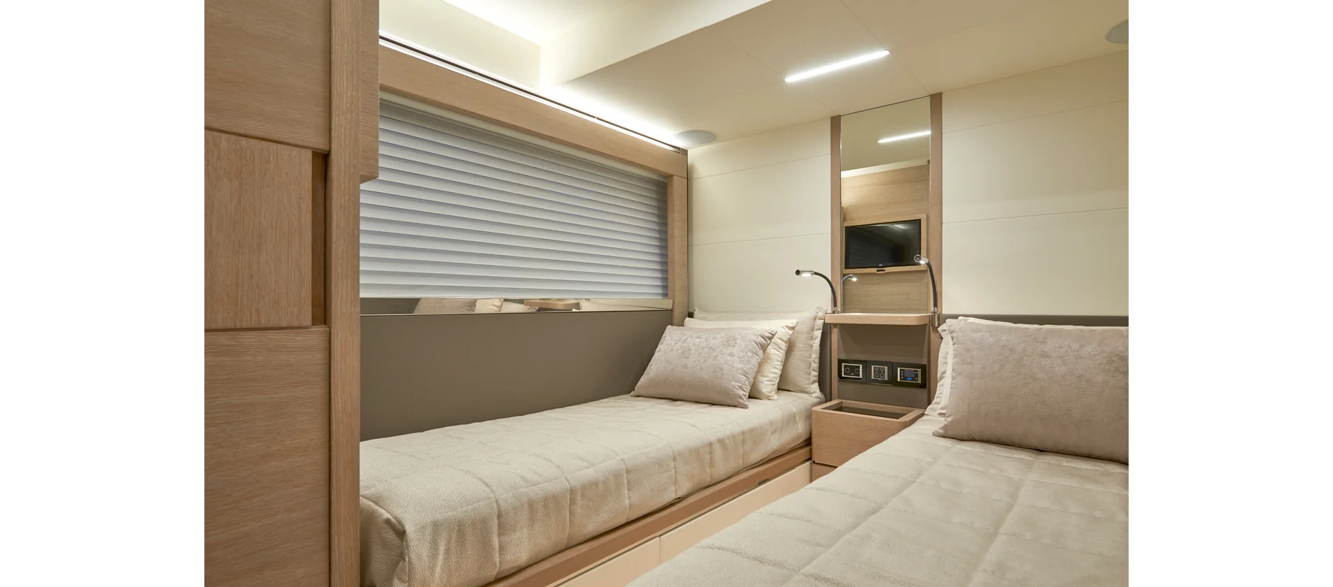 66_glx_interior_16.jpg
