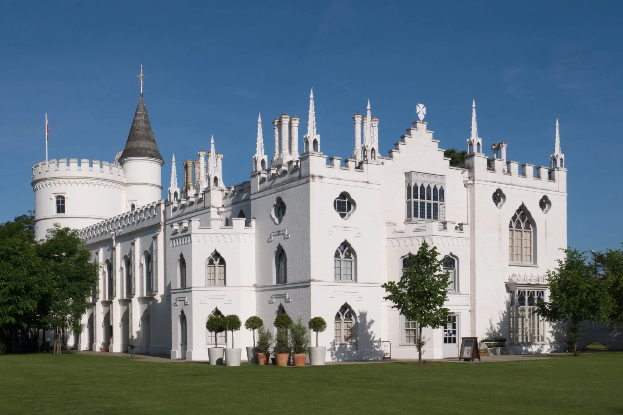 Party at the Castle: Troye Sivan and the queer origins of Gothicism