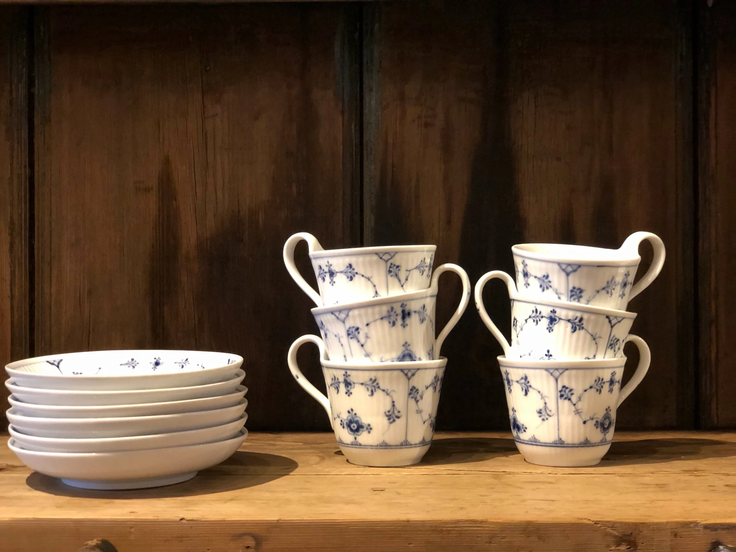 Over hundre år gamle sjokoladekopper kr 9000 12 deler