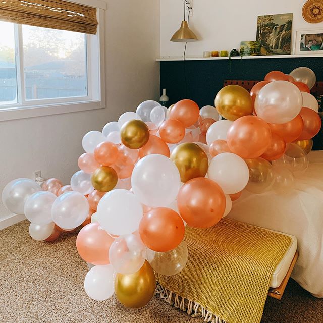 When the balloon prep takes over the bedroom it must be party day! 🎉 I would have died to have this cool of a party at 13!
-
Anyone else celebrating this weekend?
-
#interior123 #sodomino #howwedwell #myhousebeautiful #myhomevibes #pocketofmyhome #h