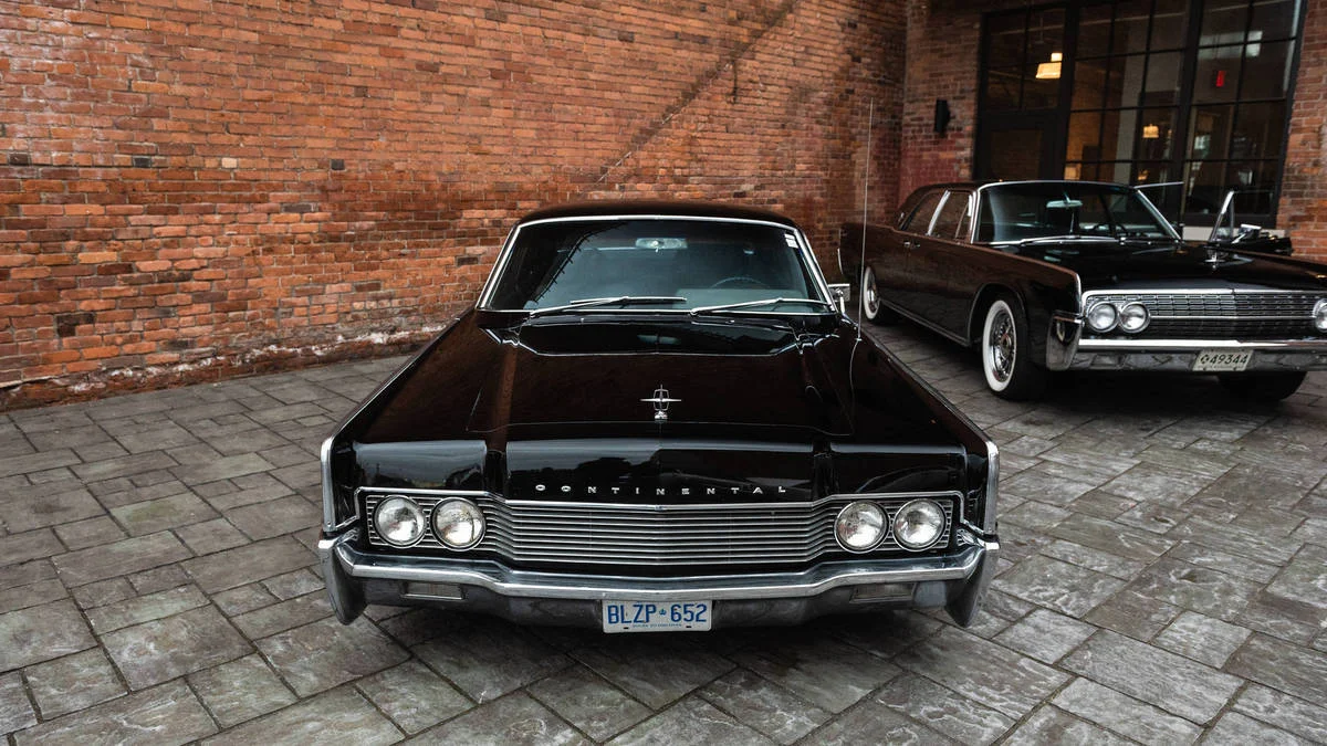 [AUTOWEEK] Cars in Corktown: Lincoln Continental overload at our final event of 2018