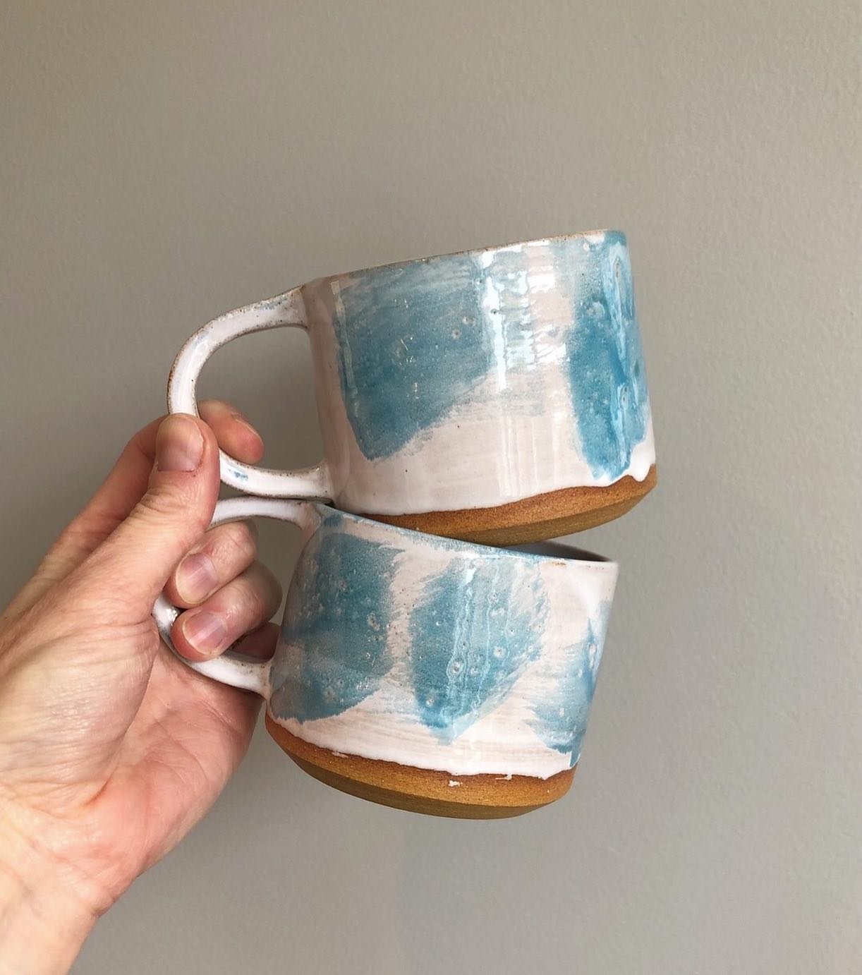 Stop scrolling and check out our new Teal Brushstroke mugs! How beautiful are they?!!
⠀⠀⠀⠀⠀⠀⠀⠀⠀
These individually wheel thrown stoneware mugs are a work of art. Each mug is completely unique and I can vouch that tea and coffee tastes best in one of 