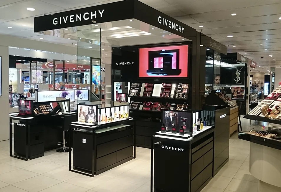Givenchy-HOF-Victoria-01.jpg