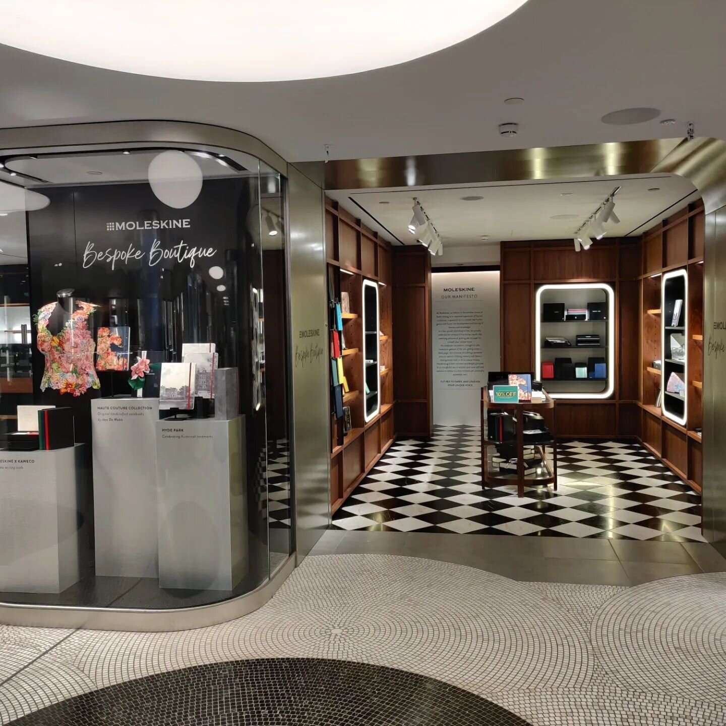 Come and discover the new Moleskine Bespoke Boutique in Harrods, where you will find exclusive products designed in partnership with amazing Brands and Artists.
Thank you the Moleskine team for having trusted me and appointed me as the Retail Archite