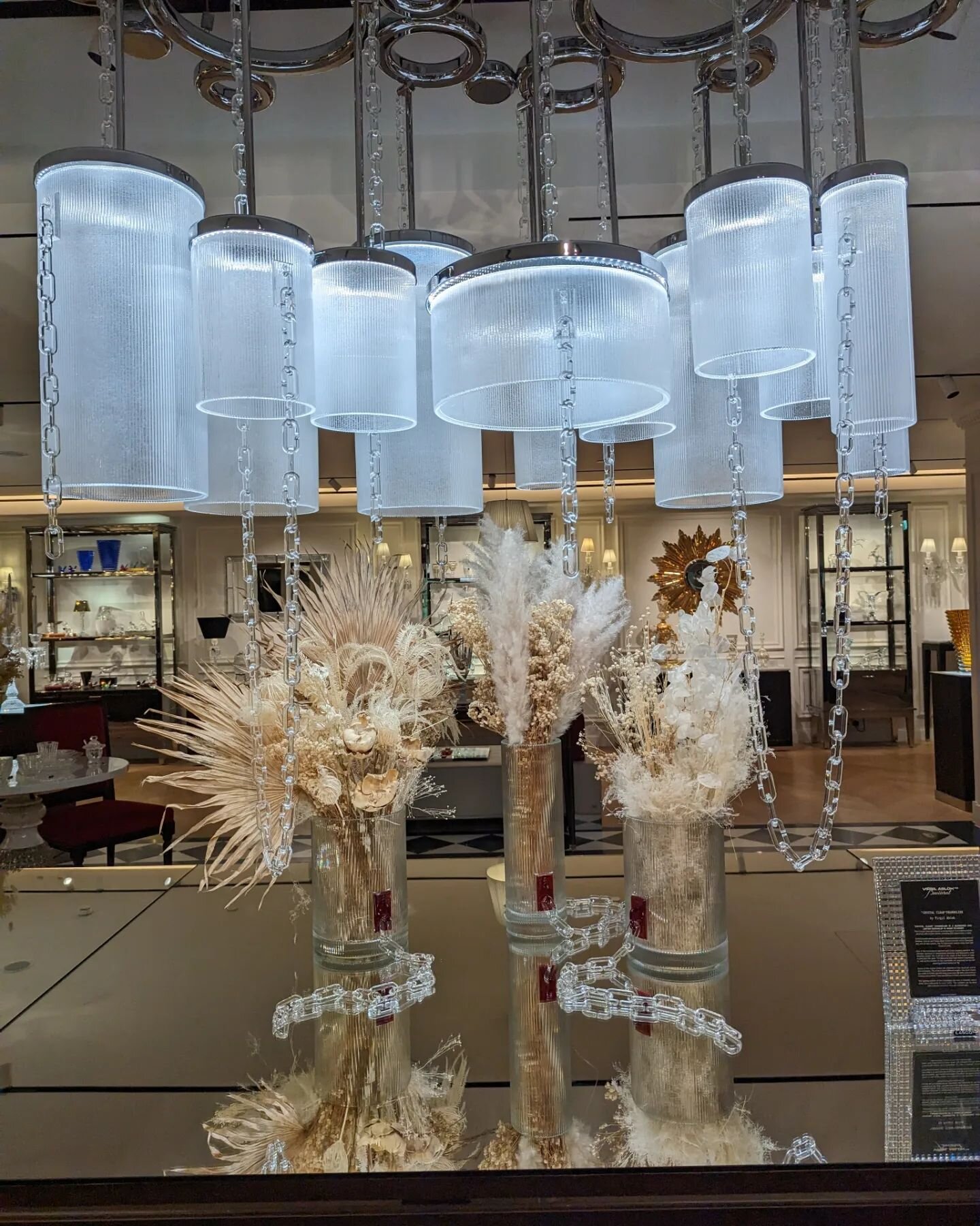 Let's discover the Limited Edition crystal chandelier as well as vases designed by Virgil Abloh at the Baccarat store in Harrods, London.

A piece of art, a mix of heritage and modernity, of elegance and industrial codes,
The &ldquo;Crystal Clear&rdq