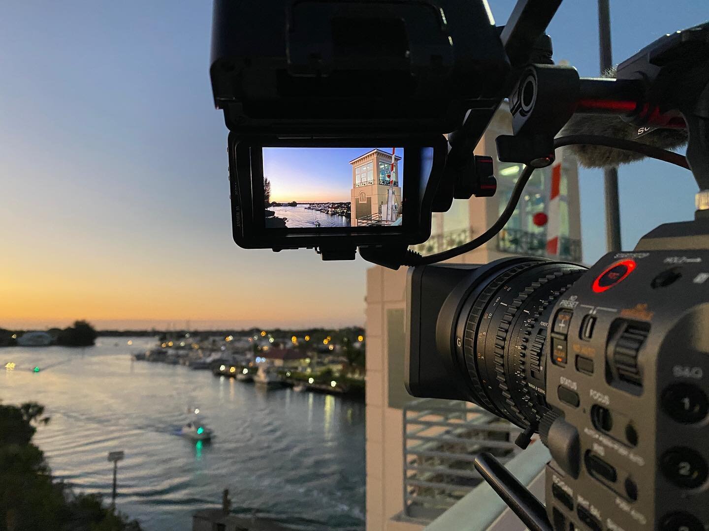 Just watching the clock tick on some time lapses.
#2ndnorthpro #sonyfx9 #millertripods #idxtek #hdvideo #havecamerawilltravel #boatdrinks