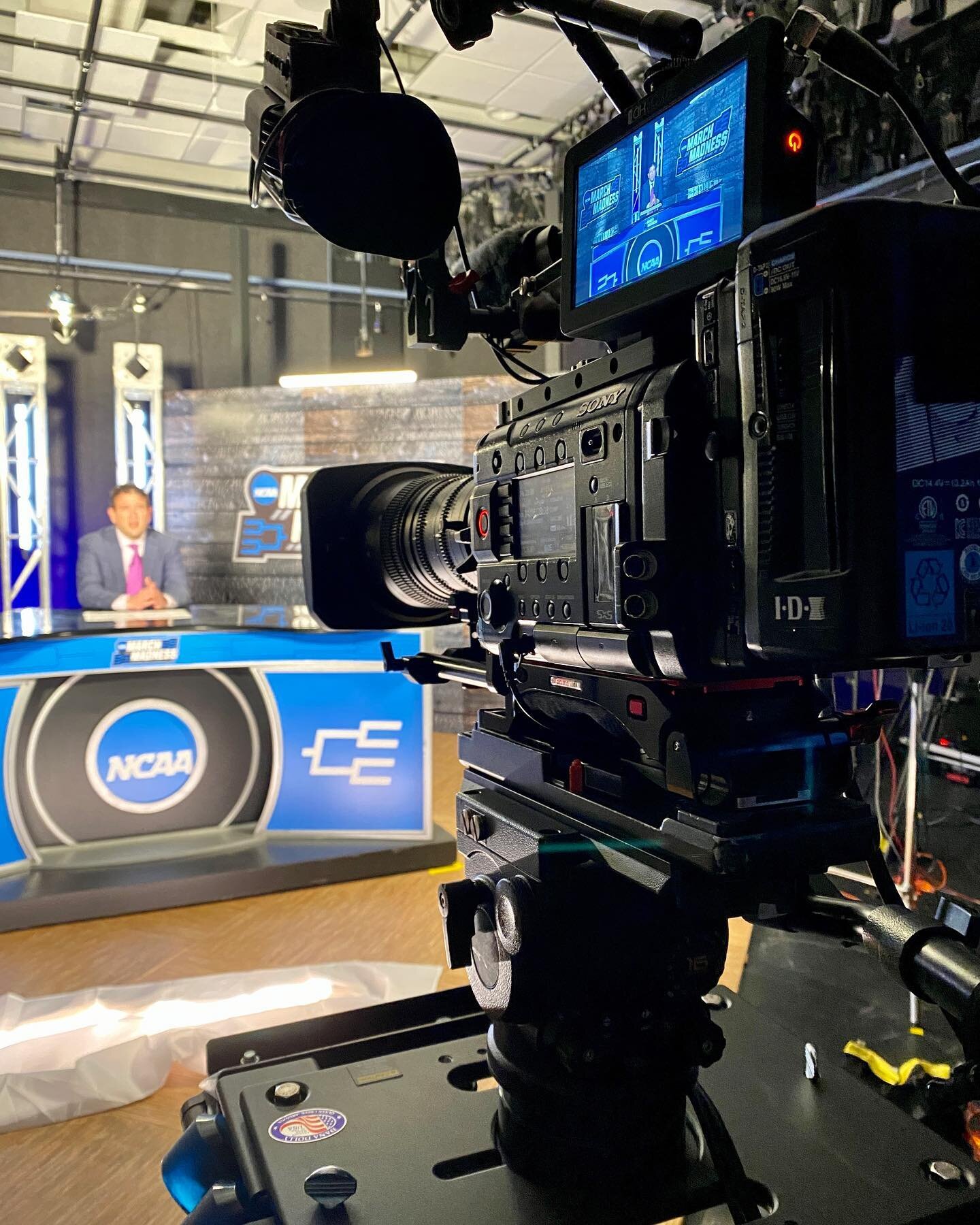 “It’s the Final Countdown....🎼”
#2ndnorthpro #marchmadness #sonycinealta #fujinon #danadolly #smallhd #idxtek #nanlite #titantubes #litepanels #millertripods #zacuto