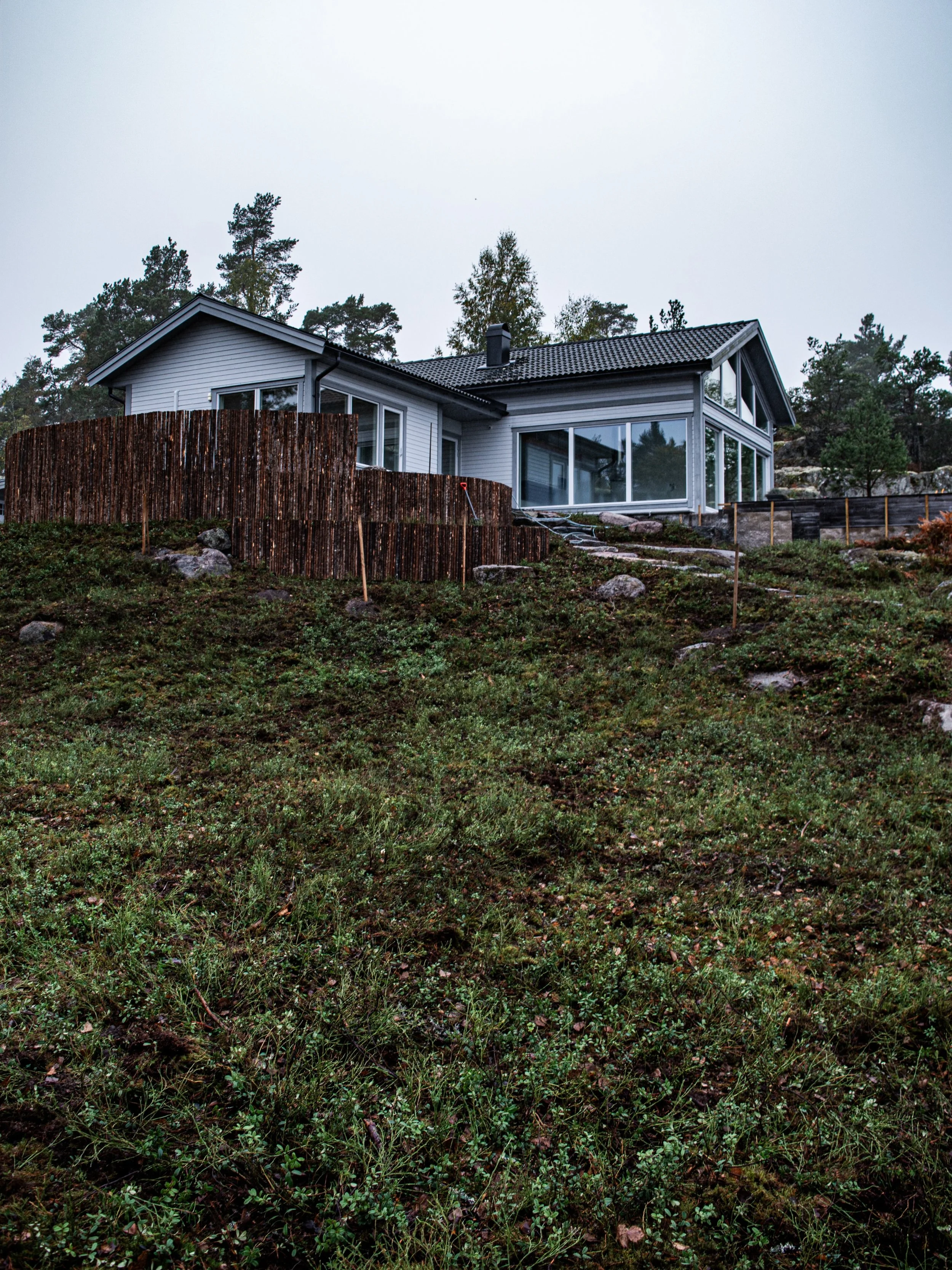 Att &aring;terskapa ett landskap handlar inte bara om att &aring;terf&ouml;ra det som en g&aring;ng fanns, utan ocks&aring; om att ge naturen m&ouml;jlighet att &aring;terh&auml;mta sig och utvecklas.

Min uppgift som tr&auml;dg&aring;rdsarkitekt &au