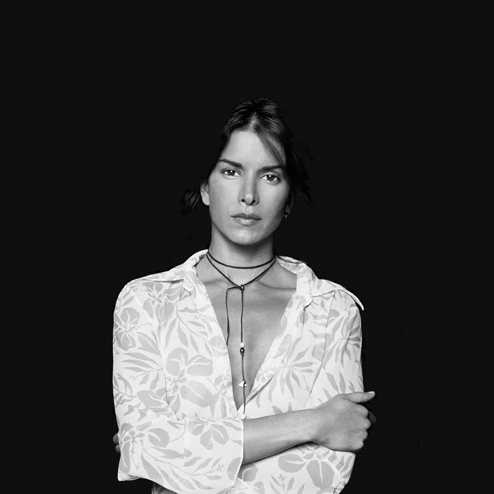 Patricia Velasquez Destacada actriz de Hollywood y Top Model. Patricia es una apasionada y practica un incansable compromiso con la sociedad, la niñez y los derechos para las minorías. Creadora y directora de la Fundación Wayuu. Conferencista internacional en Stanford Univertsity, Ted Talks, entre otros. Merecedora de reconocimientos por parte de la Organización de Estados Americanos y las Naciones Unidas por su lucha en la defensa de los derechos de minorías.