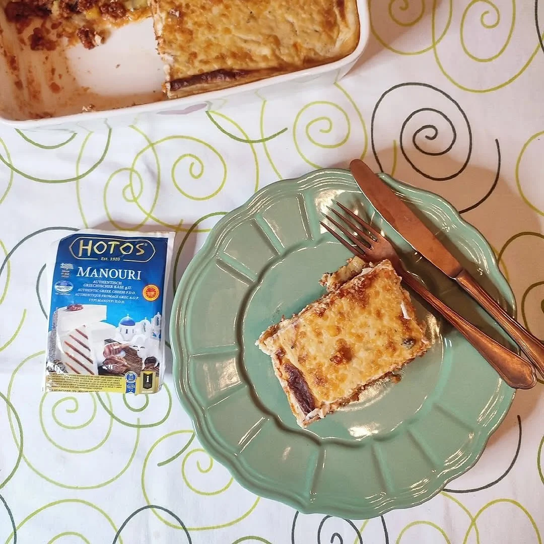 This isn&rsquo;t your average lasagna,
it&rsquo;s the highest protein version ever!! 
Layered with rich, creamy Hotos Manouri cheese 🧀💪🇬🇷
A Greek twist that melts perfectly and packs serious flavor + protein.😋
Comfort food just got a high-perfor