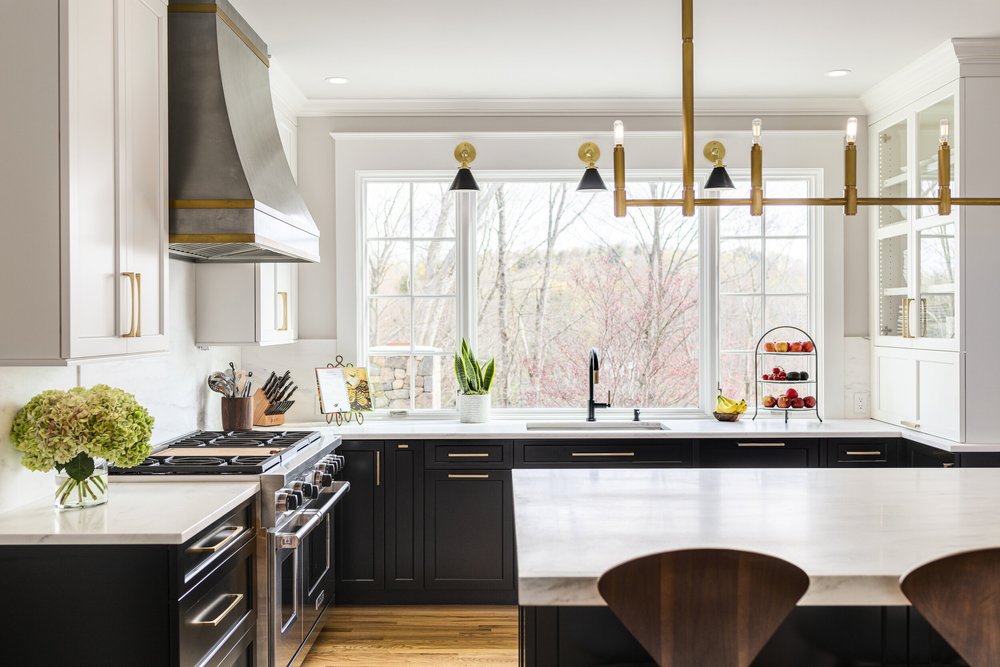 Kitchen Cabinets White And Black: Bold Elegance Redefined