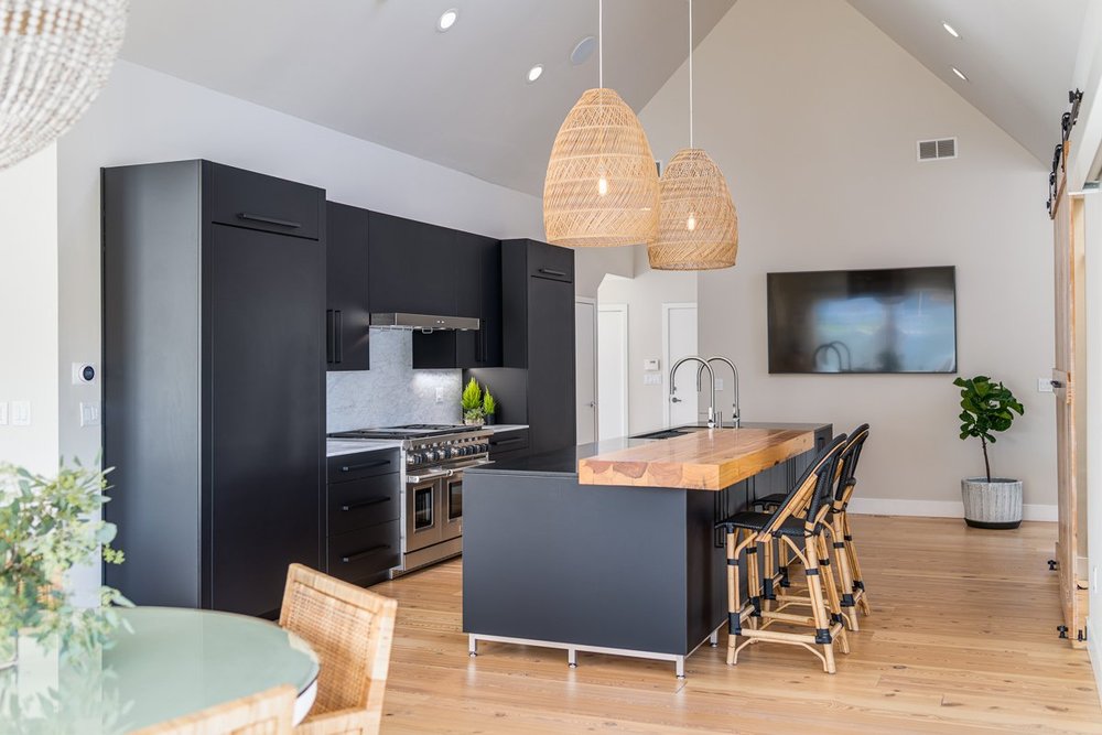 Black Kitchen Cabinets With White Appliances: Chic Contrast