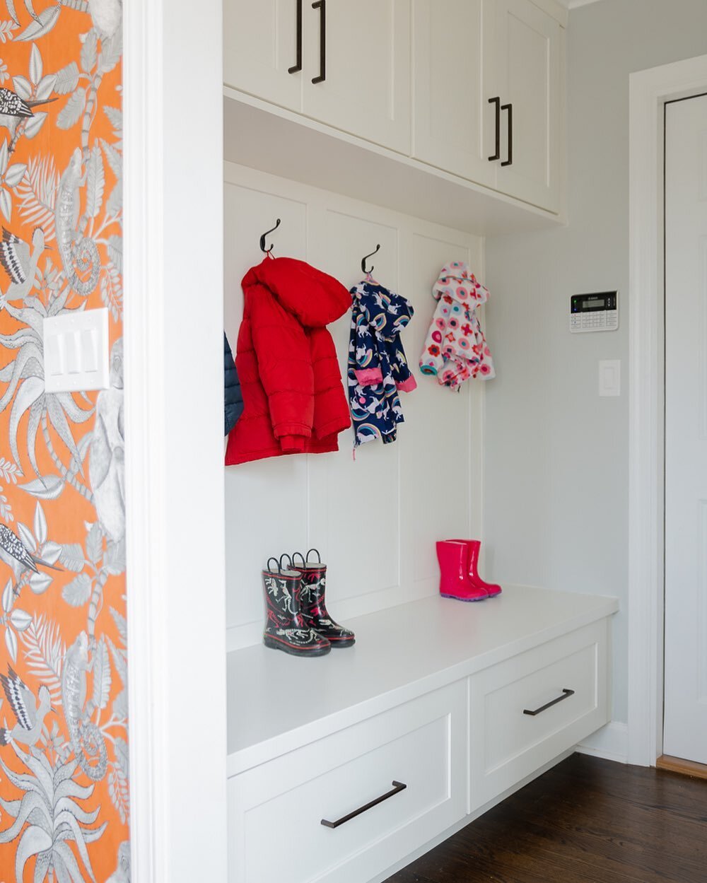 Back to school! Get the little ones organized with built in mudroom cabinetry. 

#mudroomcabinetry #kitchendesign #nukitchens
