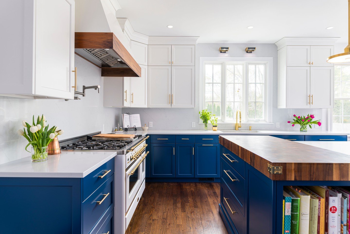 Your Kitchen, Your Way
Every kitchen tells a story&mdash;let&rsquo;s make yours unforgettable. Whether you're dreaming of a modern makeover or a timeless classic, Nukitchens offers custom design and renovation services tailored to your lifestyle. 🏡?