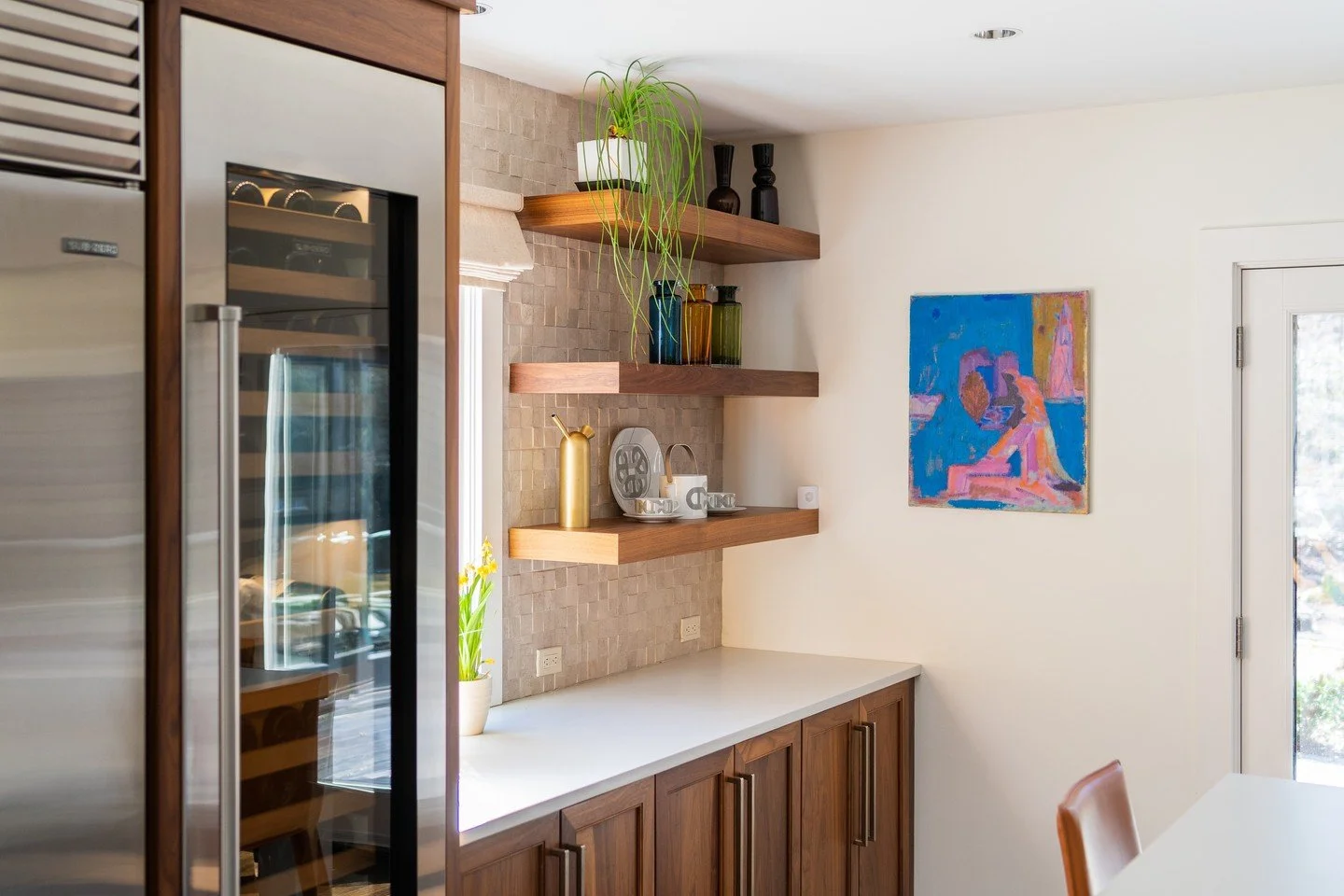 Entertain in Style
🍸 Game night, movie night, wine night—whatever your vibe, Nukitchens creates custom entertainment spaces and home bars that are as functional as they are fabulous. From sleek built-ins to statement lighting, we design the pe