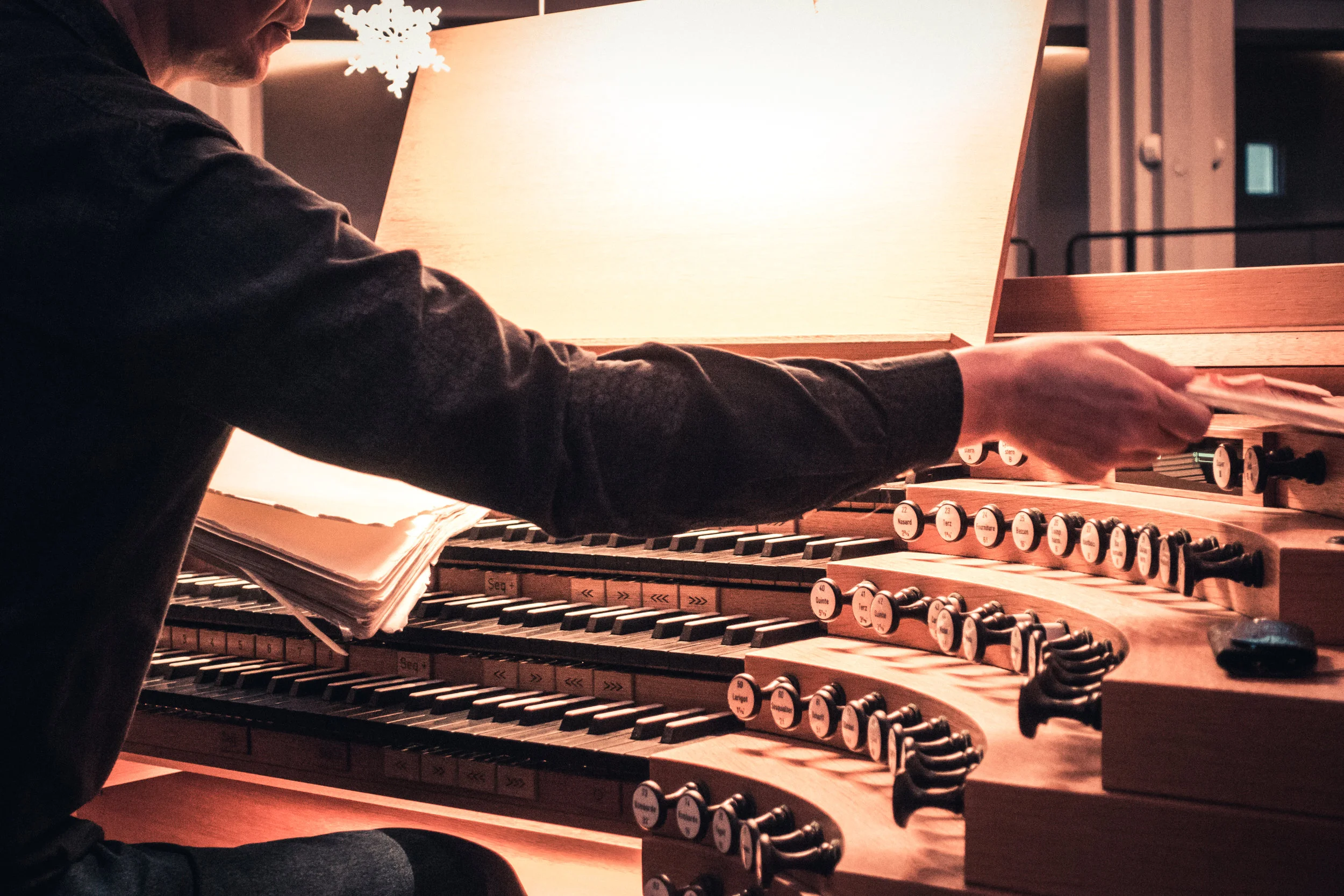 Matthew Larkin in Recital