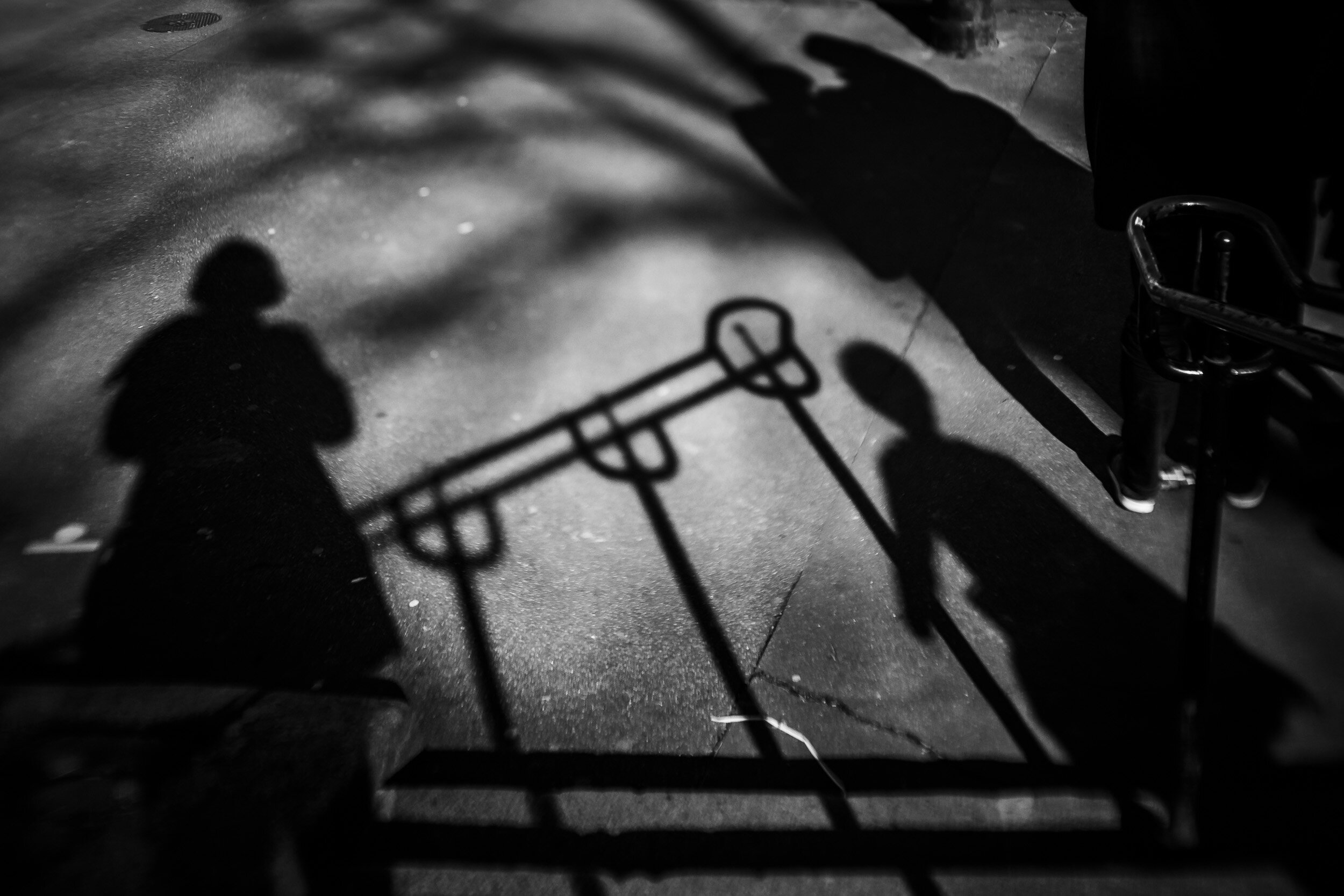 strong-shadows-of-persons-02.jpg