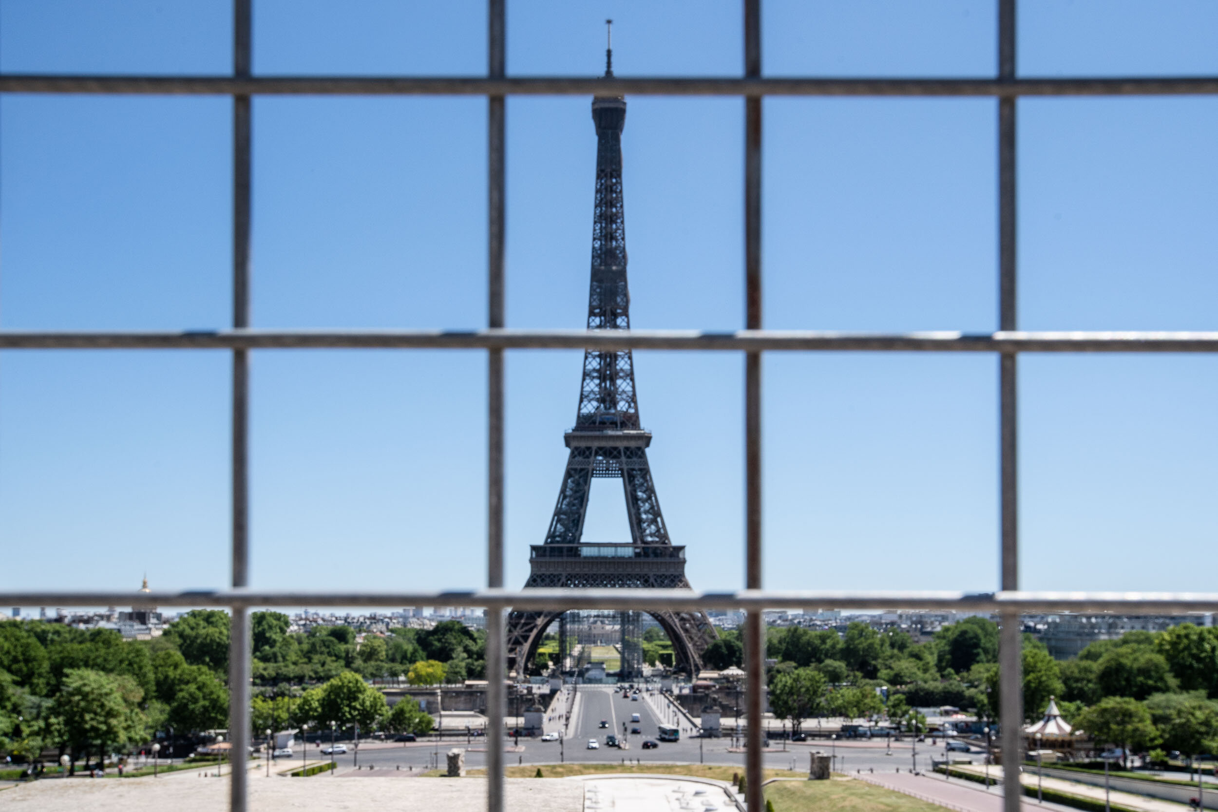 eiffel-tower-in-grid-9.jpg