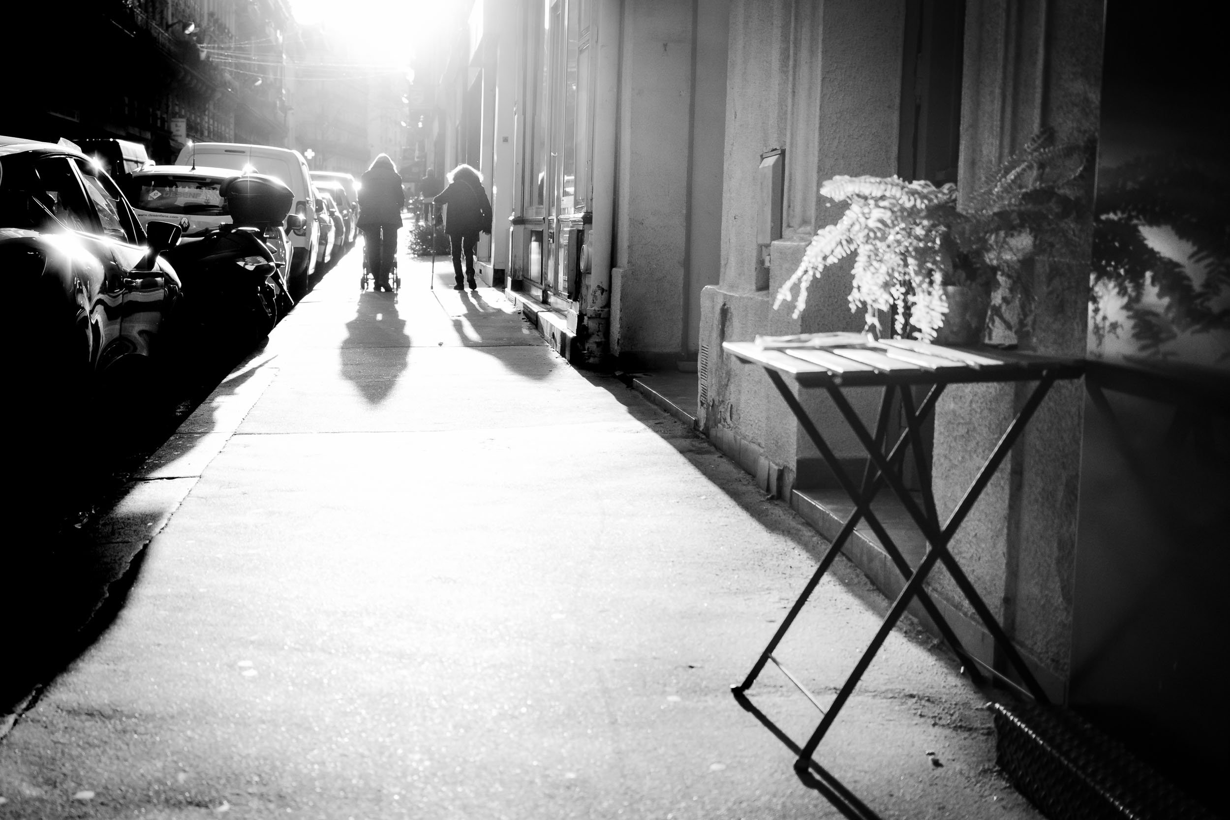 06-old-women-walking-street-beautiful-light.jpg