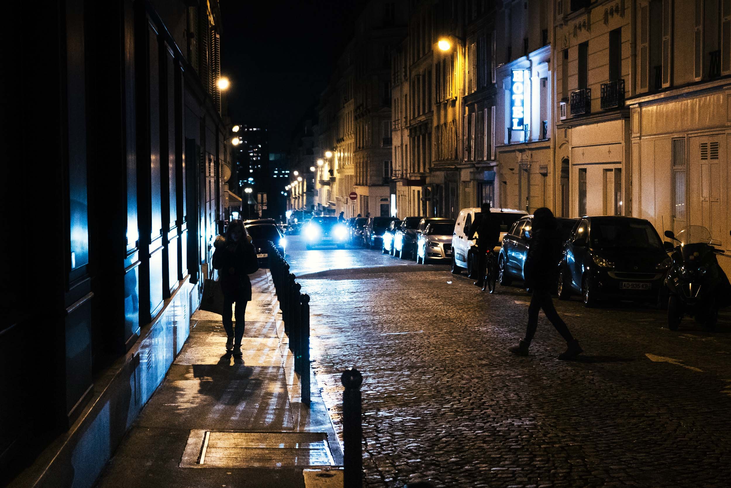 021-nightscene-street-paris.jpg