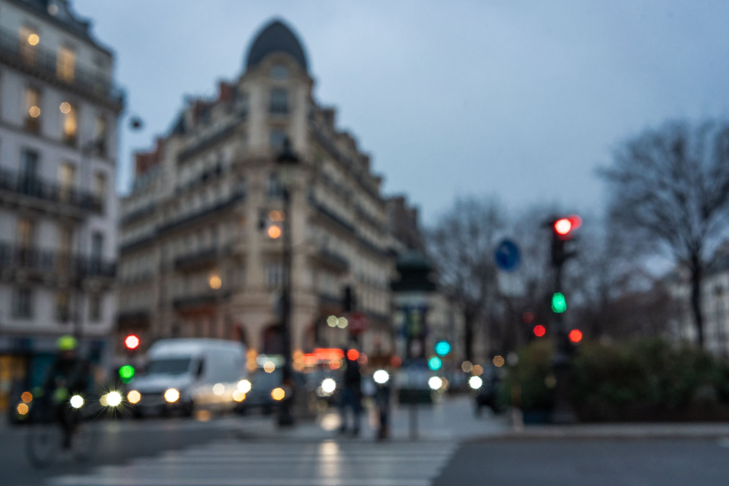 026-blurred-street-view-paris.jpg