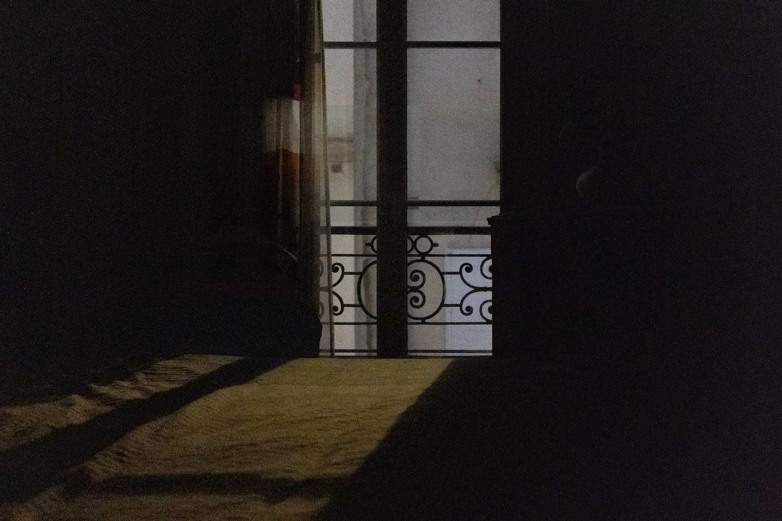 039-bedroom-view-light-and-shadow.jpg