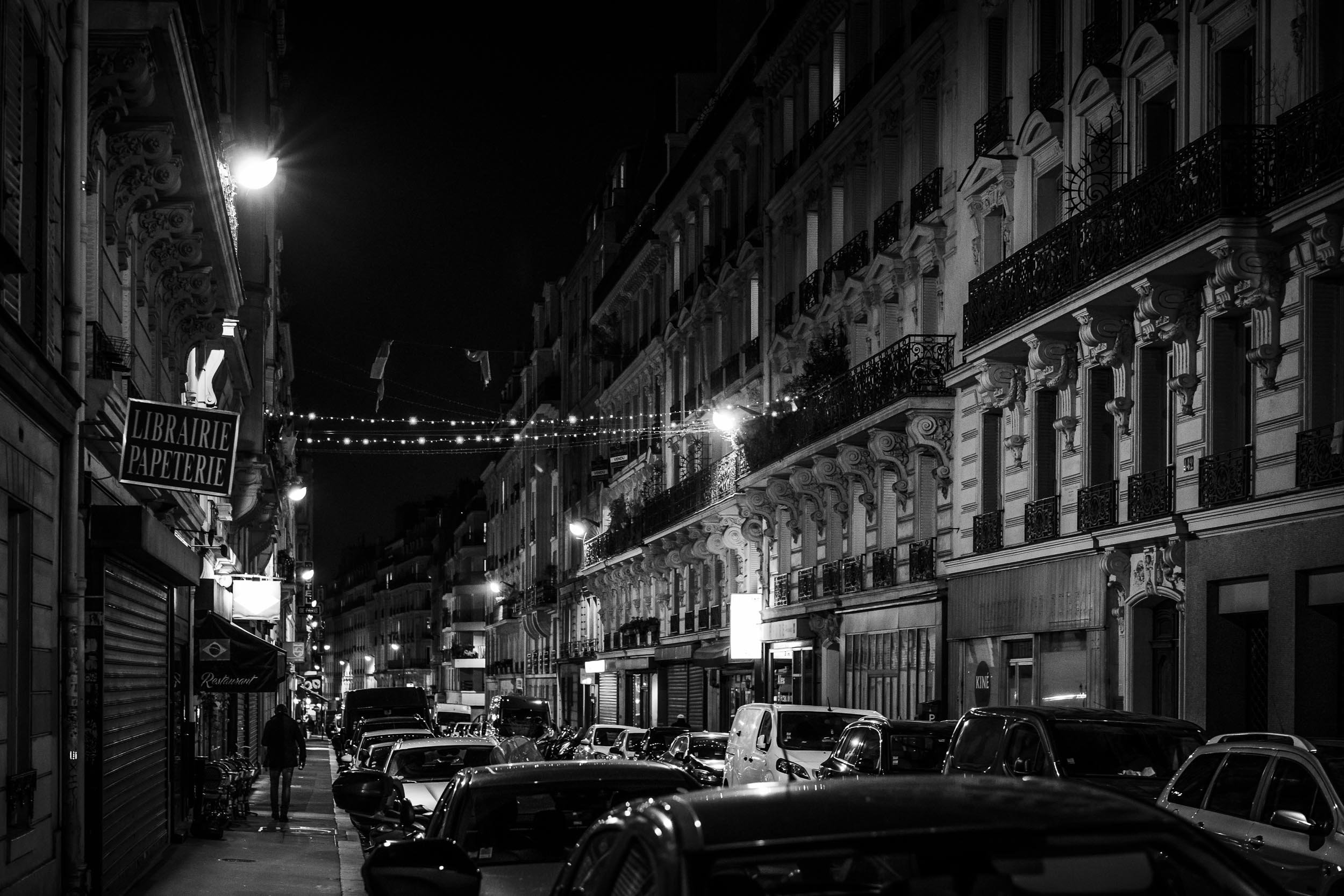 056-street-view-at-night-paris.jpg