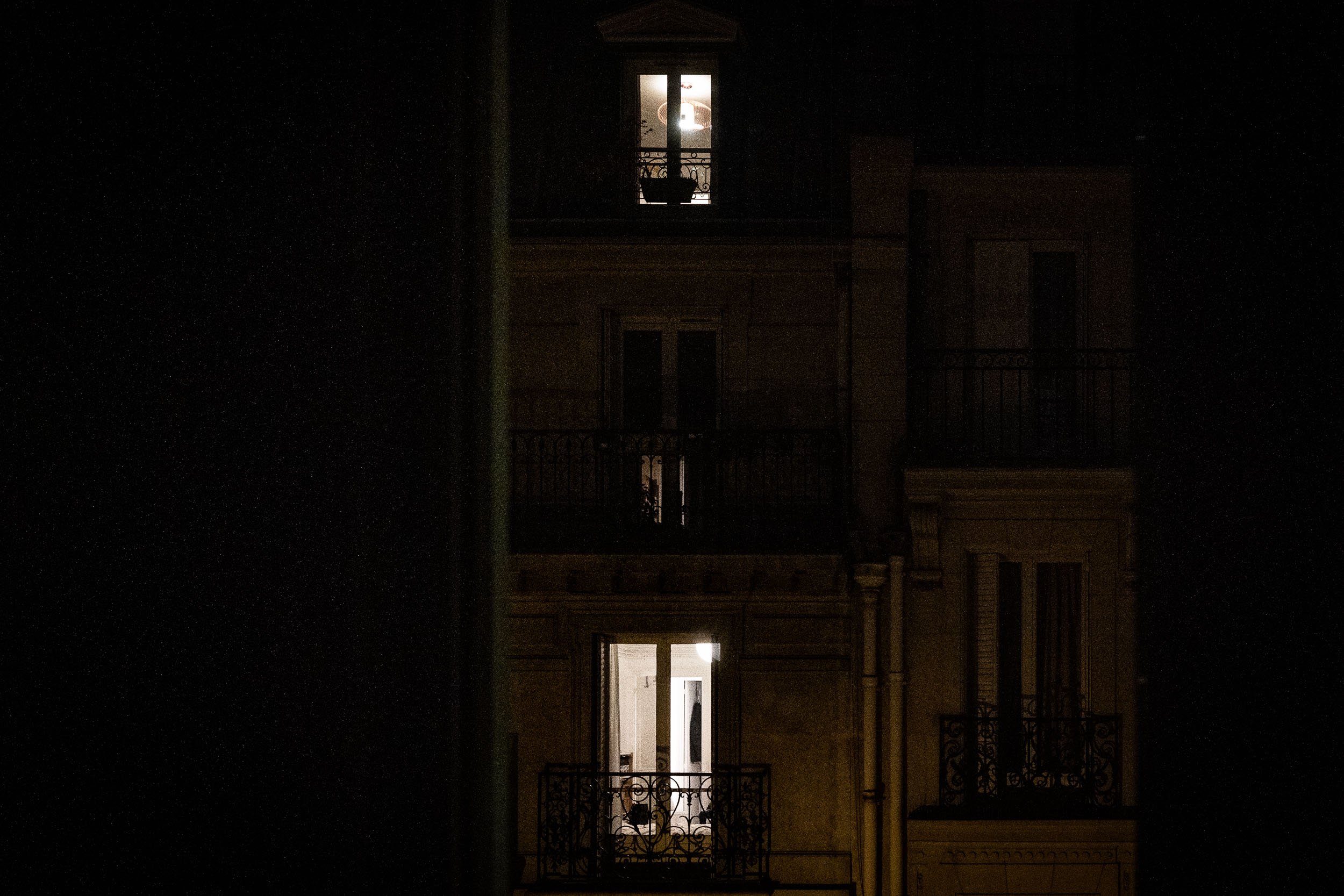 059-view-from-living-room-window-paris.jpg
