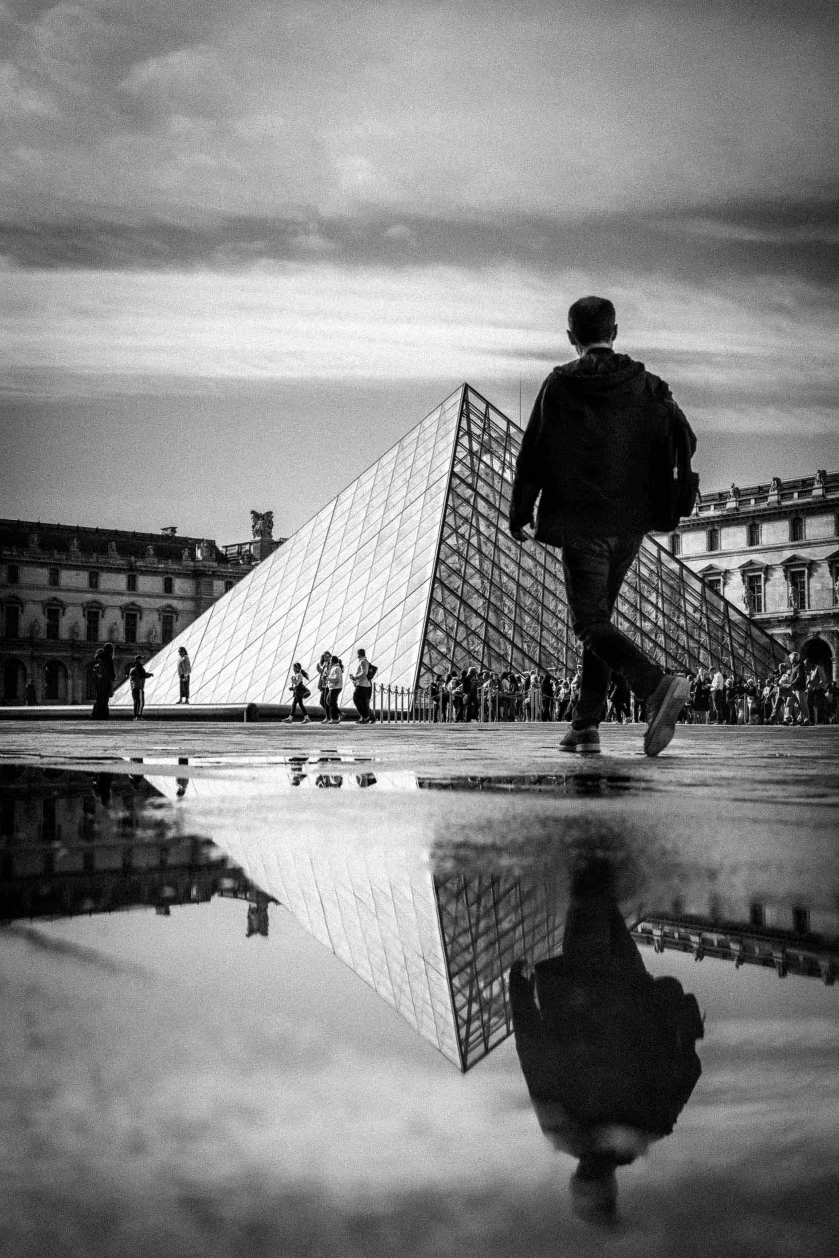 2025-7-reflection-man-pyramide de louvre-merja-varkemaa.jpg