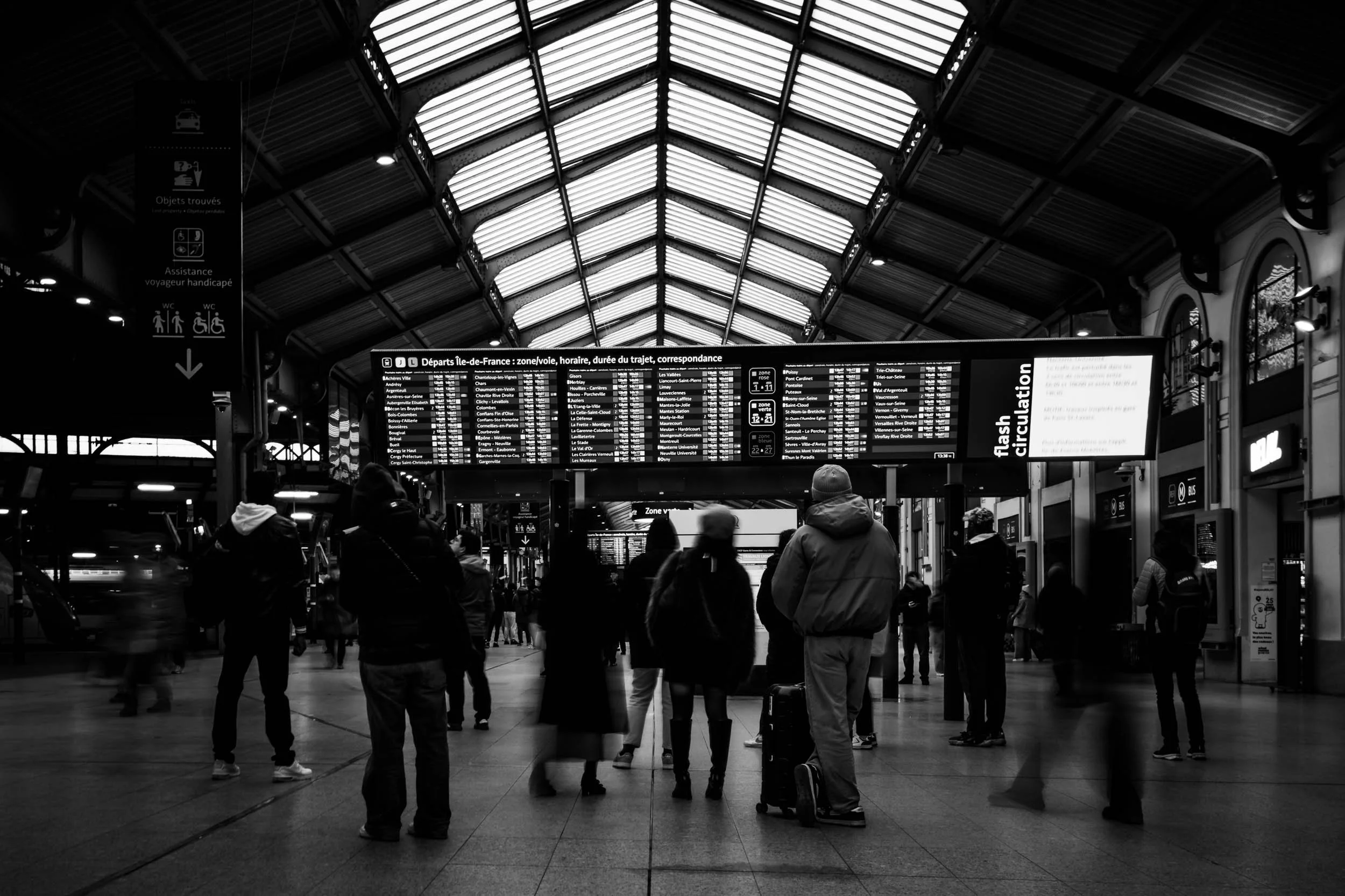 1-people-waiting -saint-lazare-railway station-merja varkemaa photography.jpg