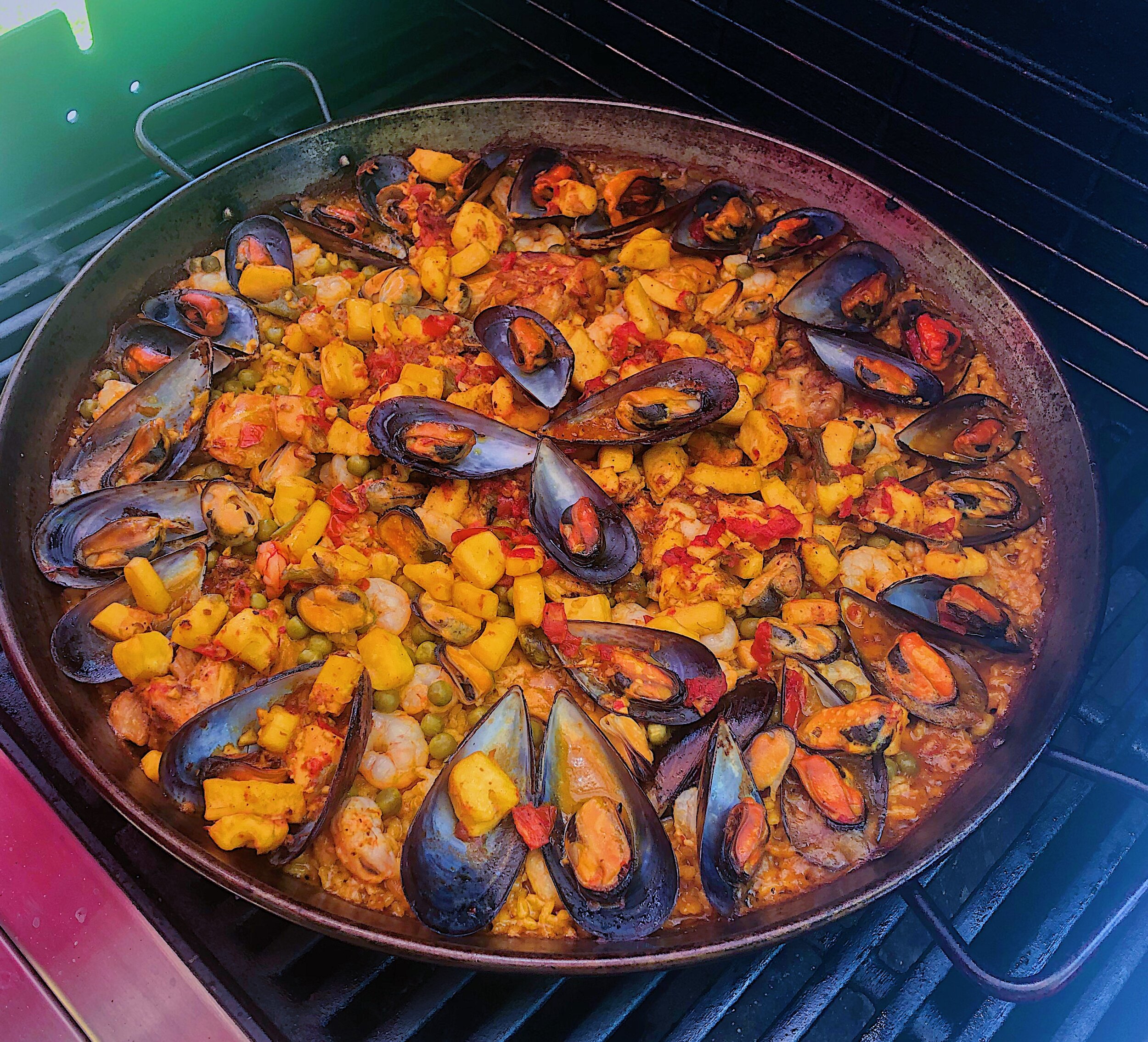 Traditional Spanish Paella — Rockin Meals