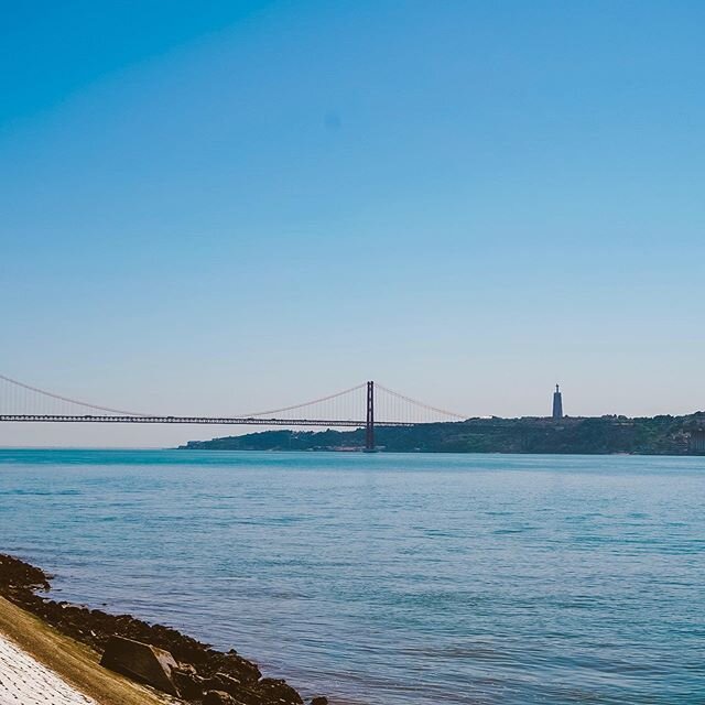 Lisbon is always showing off!!! 🌉 #beautifulbridges #bridges #lisbon #goldengatebridge #portugaltravel #exploreeurope #worldblogger #travelgig #travelagentlife #lisbonlove