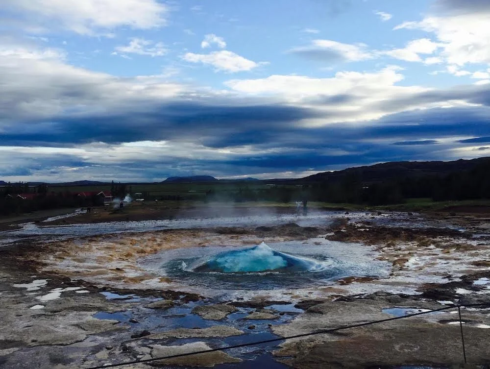 iceland-geyser.jpg