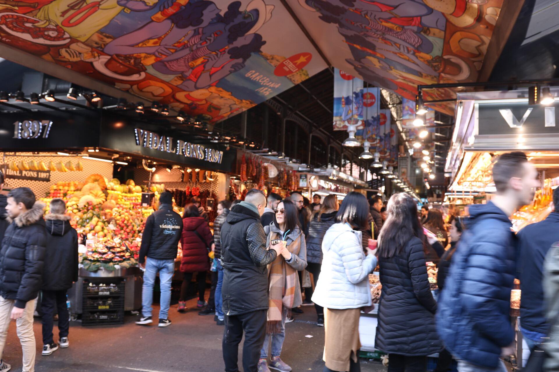 boqueria busy street 2019.jpg