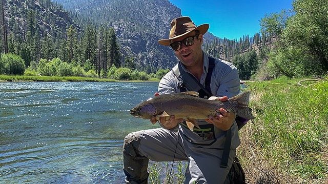 The face you make when you pull out a hog! 📸: @bensontv #troutporn #rainbowtrout #getoutside #california #flyfishing #troutbum