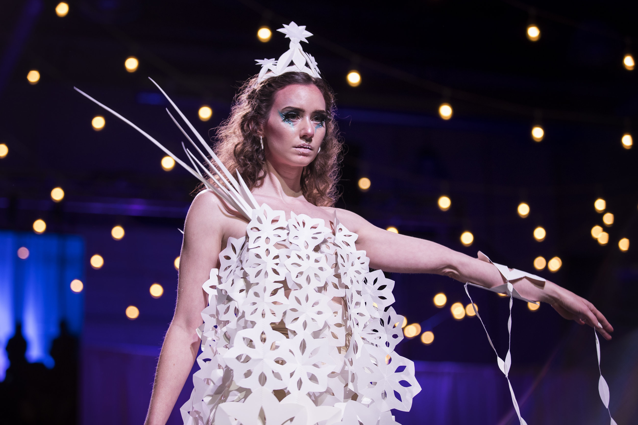 Paper Fashion Show 2019 - 059.jpg