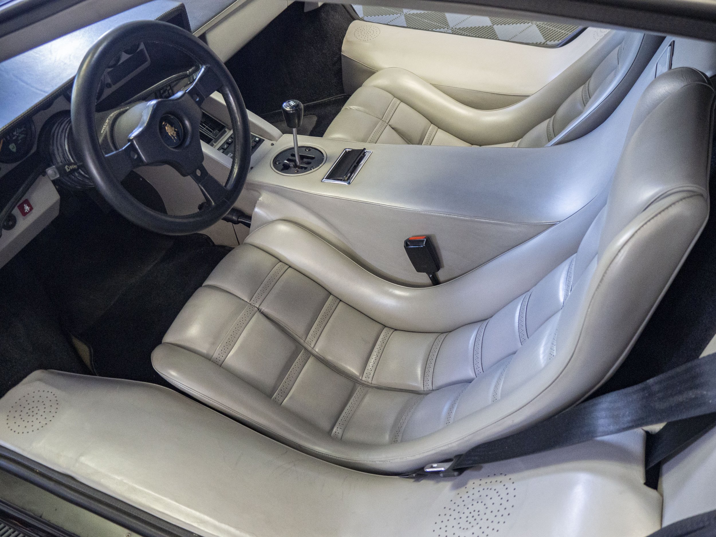 Countach - seats.JPG