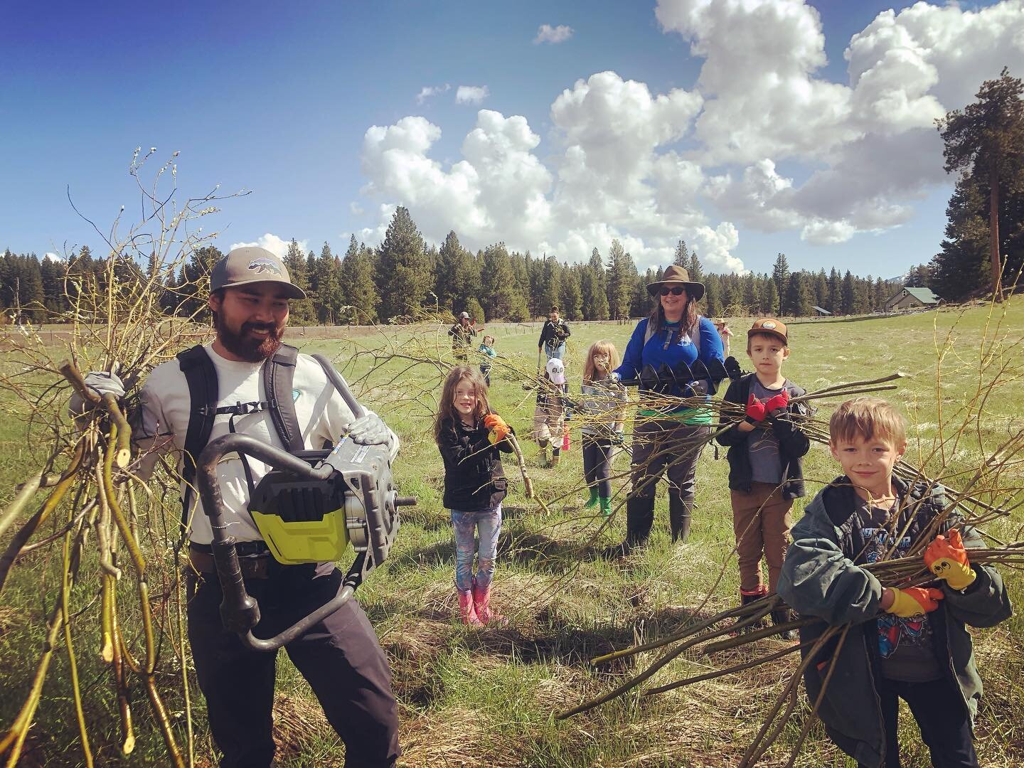 What a day! 

From sunny skies ☀️ to hail ❄️ 

willow planting 🍃 to yoga 🧘&zwj;♂️ 

adult role models with the @mypubliclands BLM environmental educators and students, parents and teachers from the @pinehurstschool from the nearby Greensprings comm