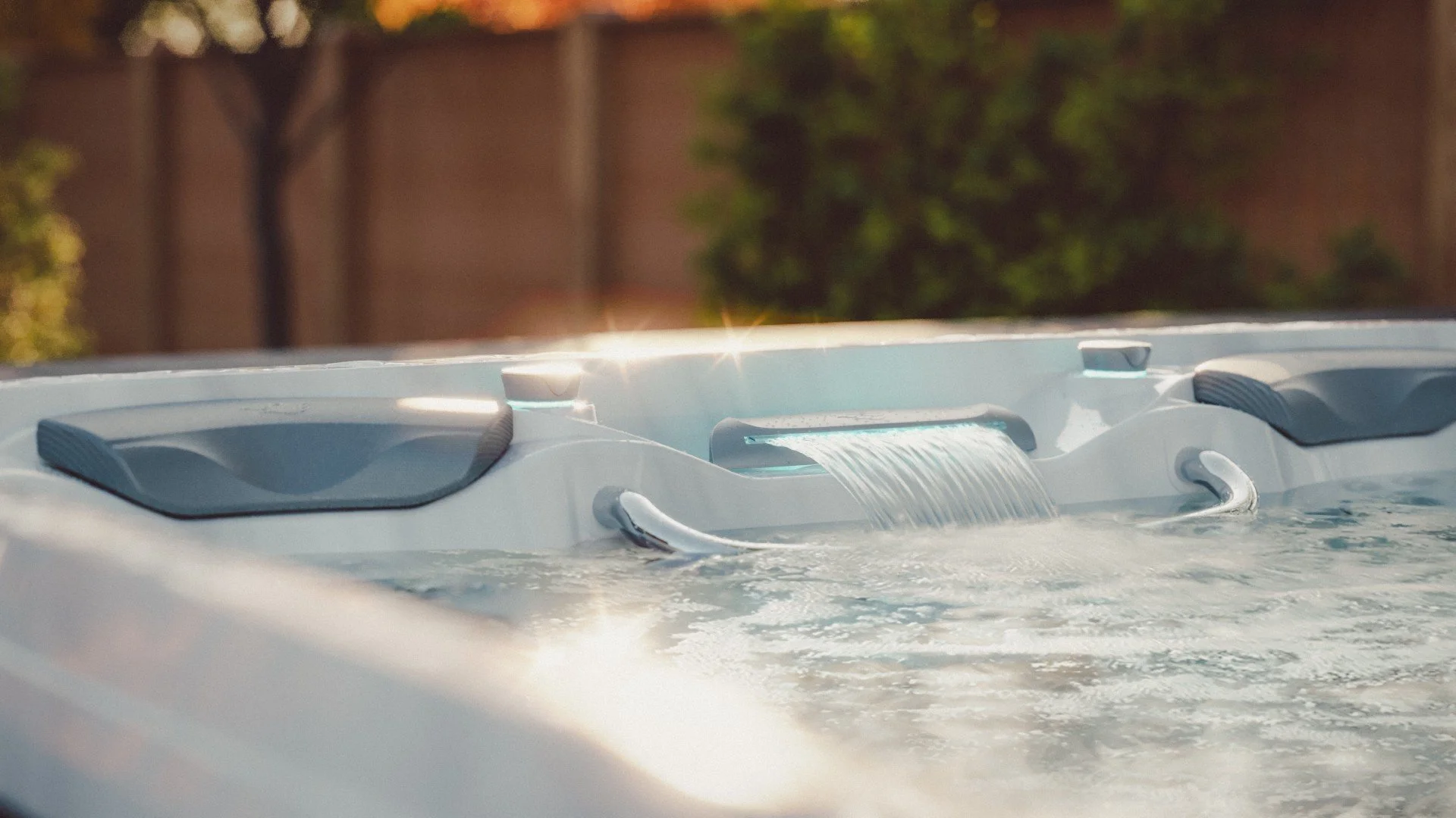 SDS_SS_17Surf_Autumn_CU_16x9-SRGB-Full.jpg (Copy)